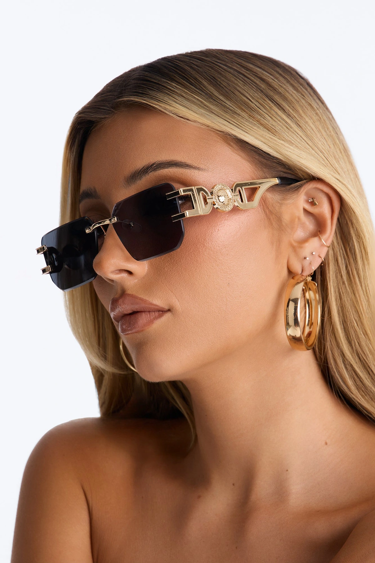 Don't Be Mistaken Sunglasses - Black — Preto