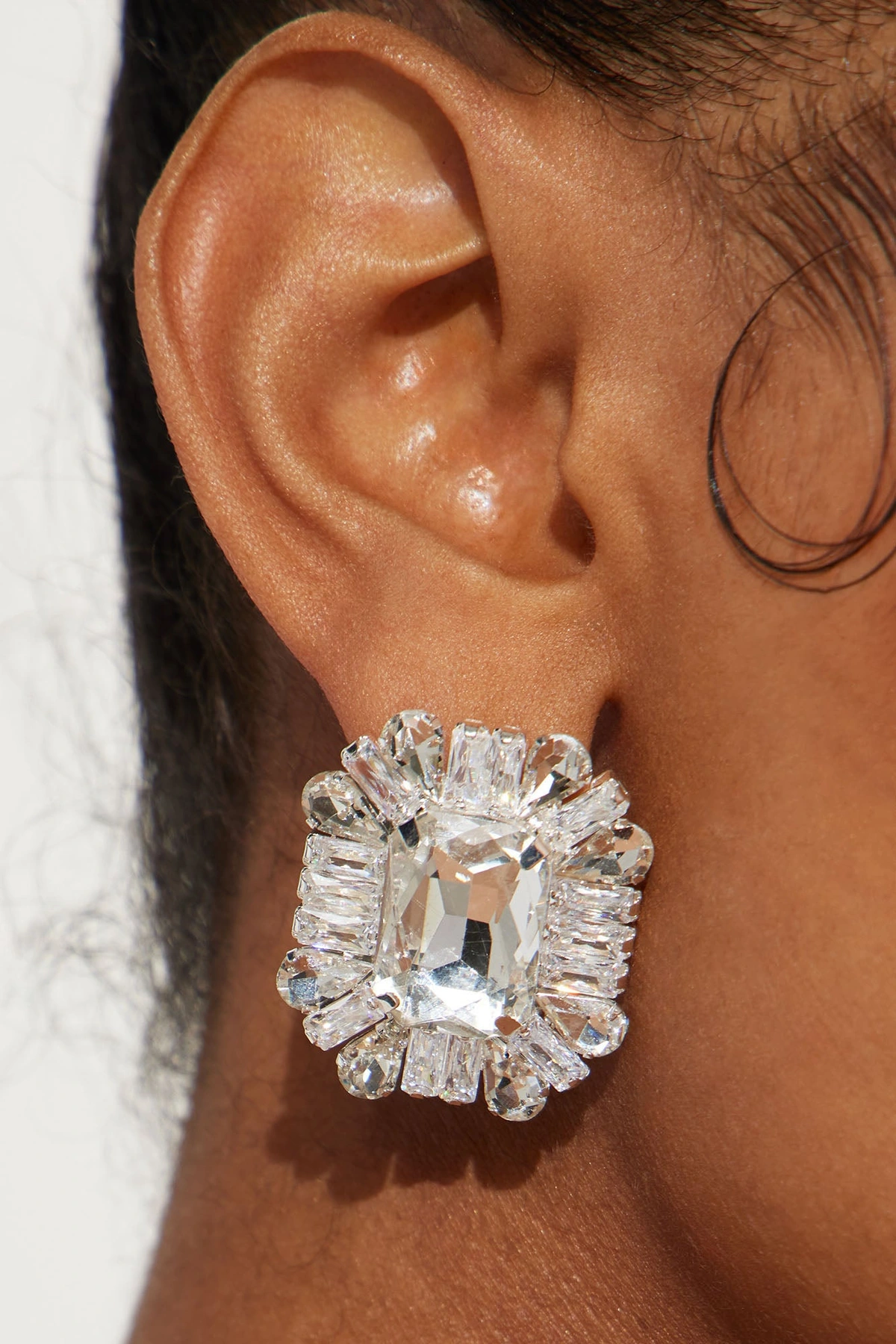 Pure Excellence Rhinestone Earrings - Silver — Prateado
