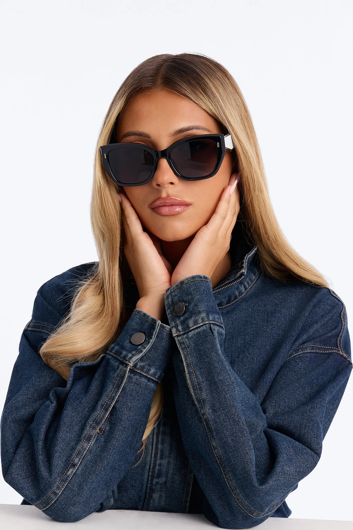 Catch You Next Time Sunglasses - Black/White — Preto/Branco