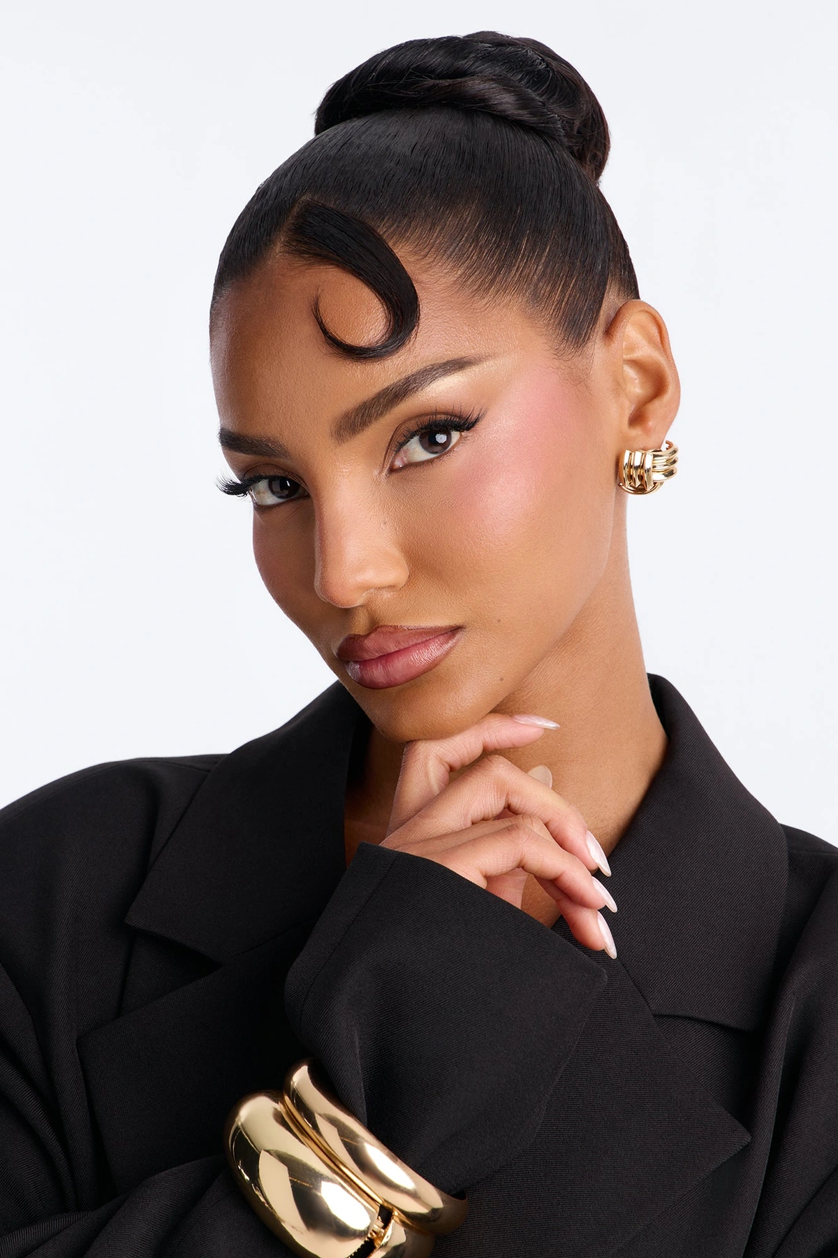 Olivia Twisted Knot Stud Earrings - Gold — Dourado