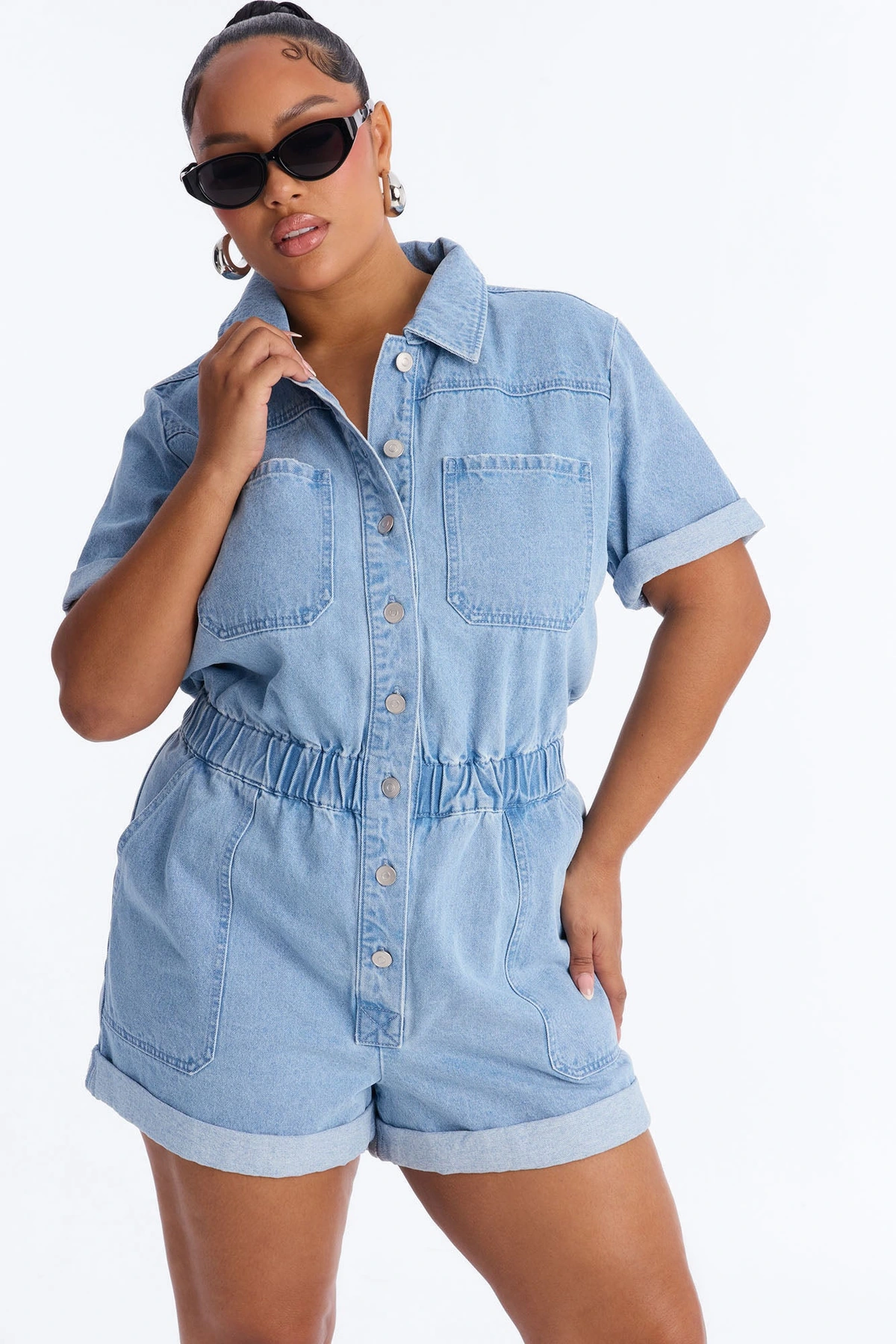 Victoria Light Wash Denim Romper - Light Wash — Ganga de lavagem clara