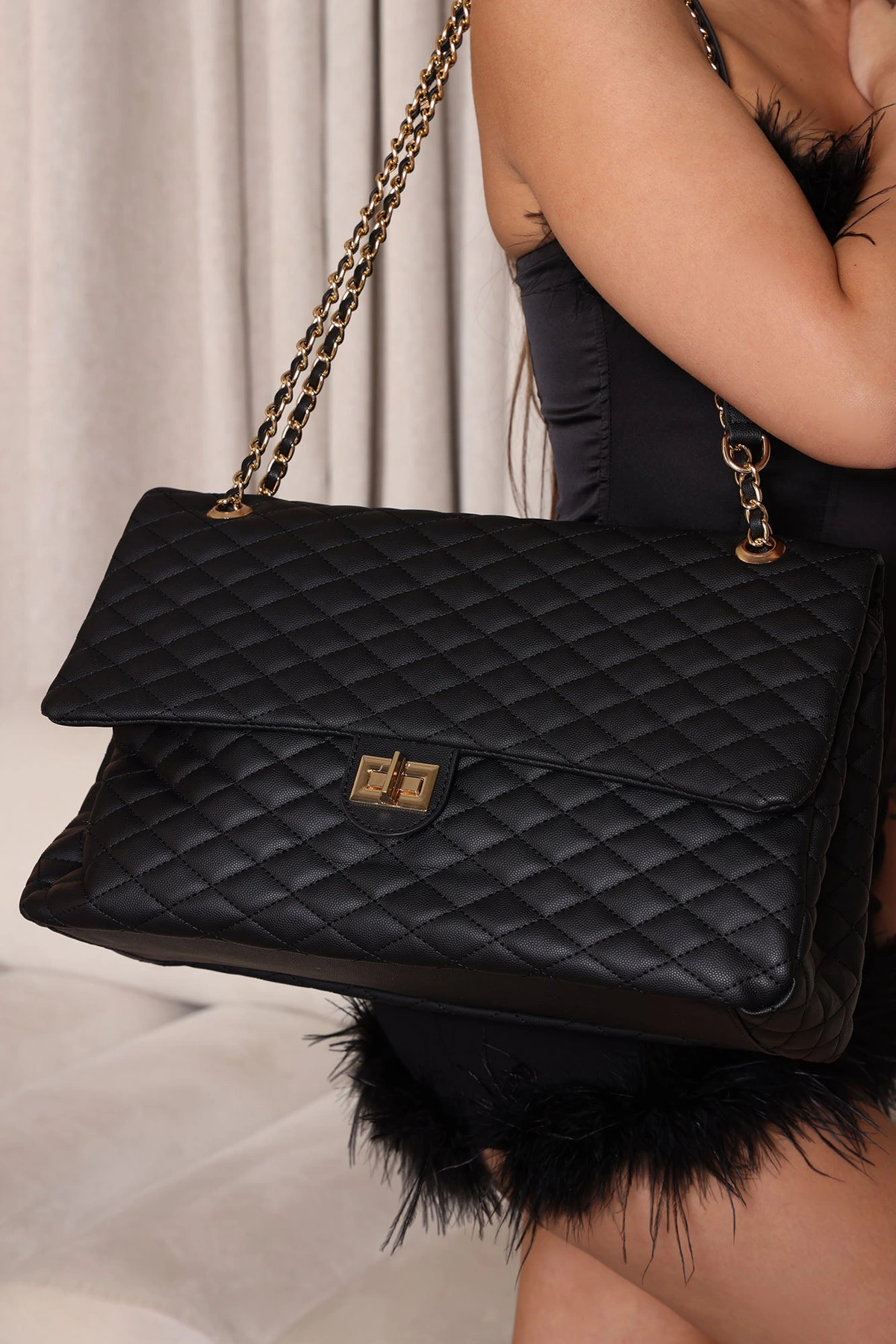 Girl Carry On Shoulder Bag - Black — Preto