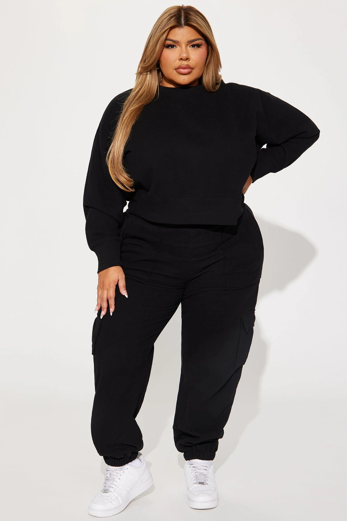 Follow Me Around Sweatsuit - Black — Preto