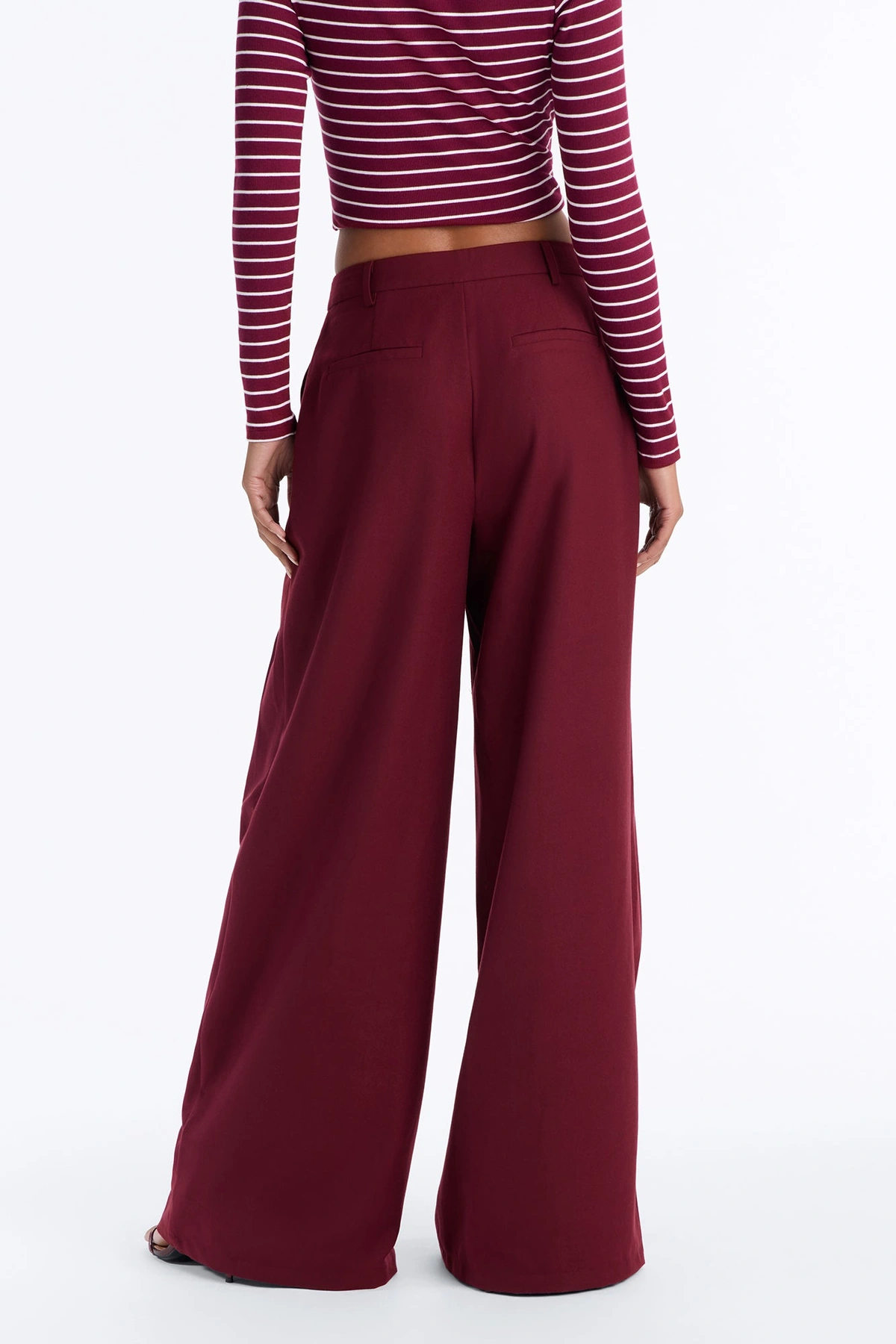 Executive Realness Pleated Wide Leg Trouser 33″ - Burgundy — Bordô