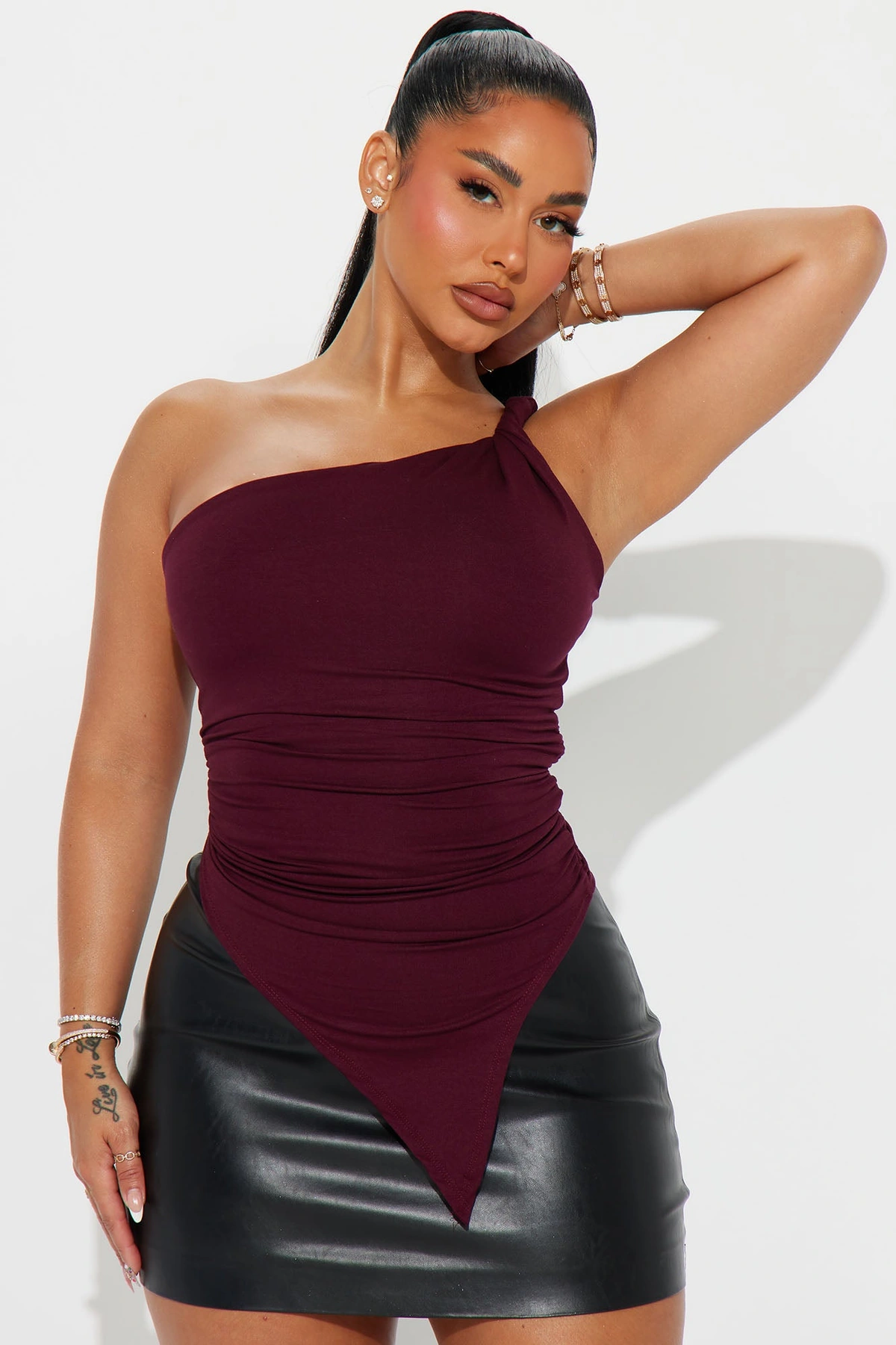 Summer One Shoulder Top - Wine — Vinho