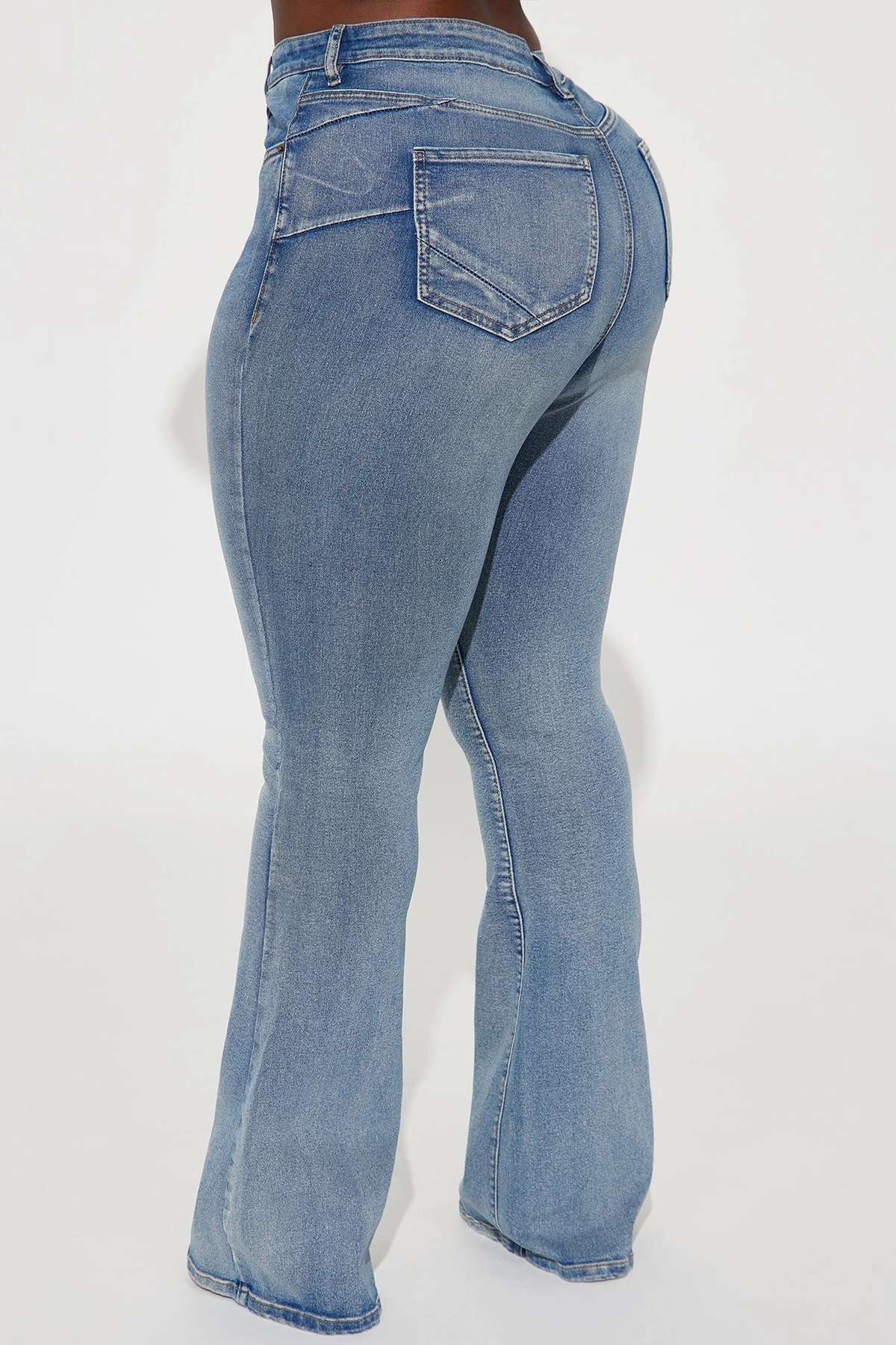 Gemma Sculpting Stretch Flare Jeans - Vintage Wash — Ganga de lavagem envelhecida