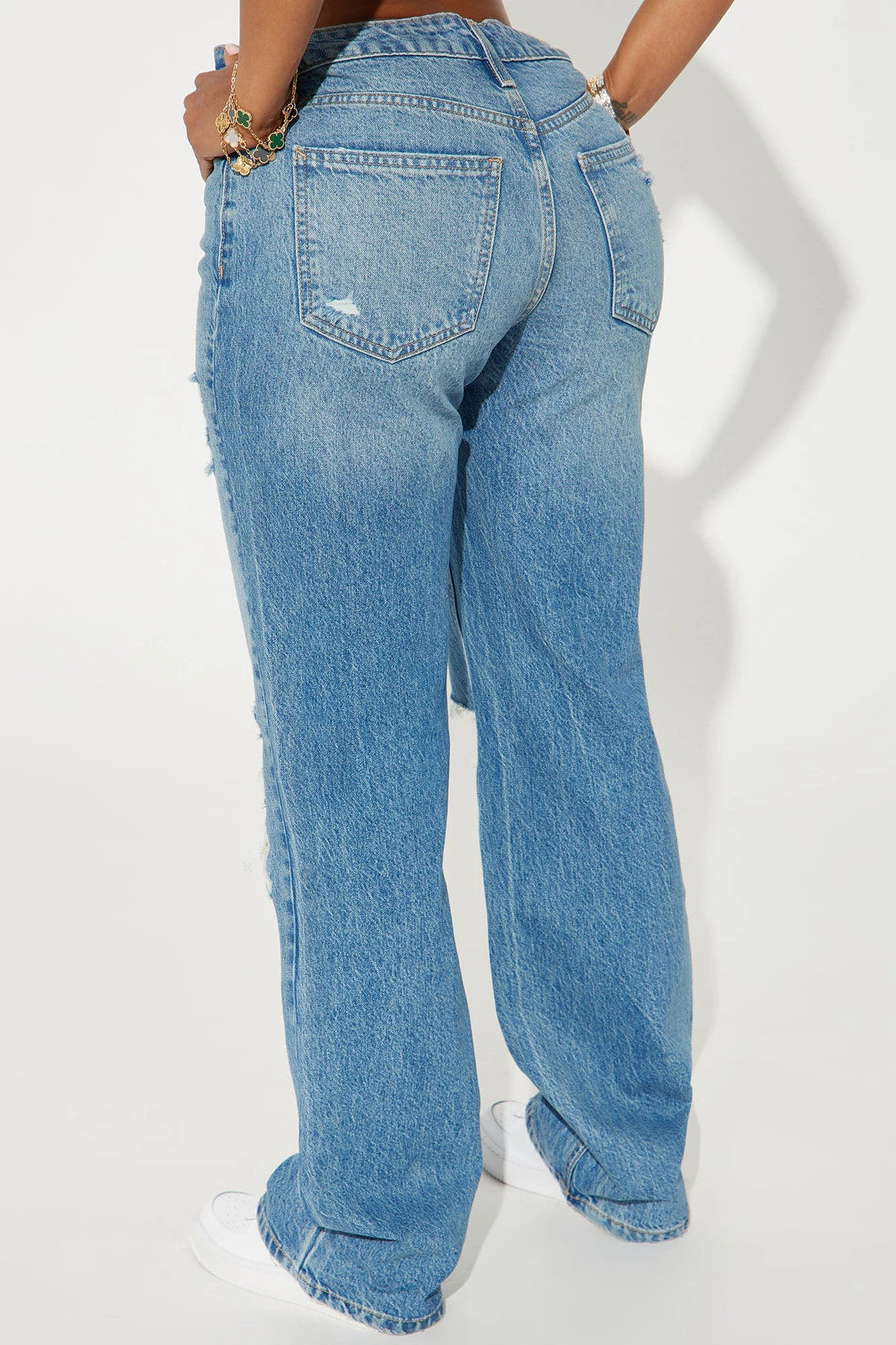 Unbothered Queen Ripped Straight Leg Jeans - Vintage Wash — Ganga de lavagem envelhecida
