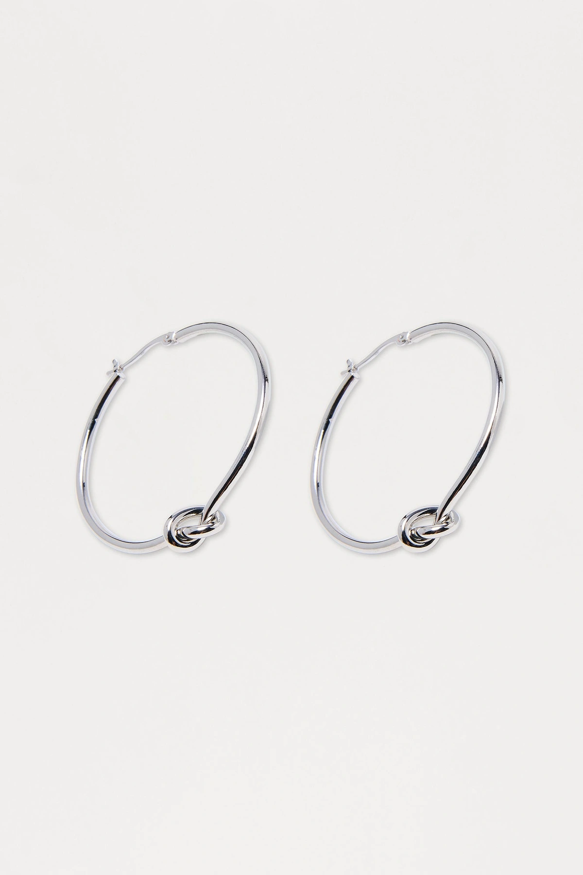 Knot Your Problem Hoop Earring - Silver — Prateado