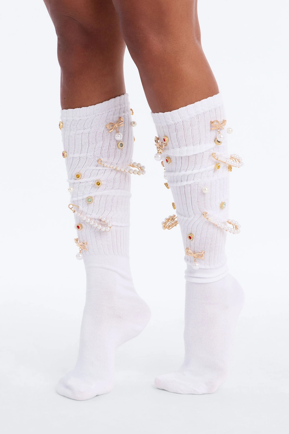 All Of Her Charm Slouchy Socks - White/Gold — Branco/Dourado