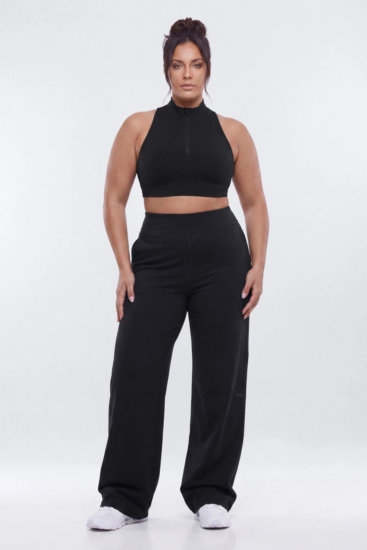 ProStretch™ Mock Neck Quarter Zip Sports Bra - Black — Preto