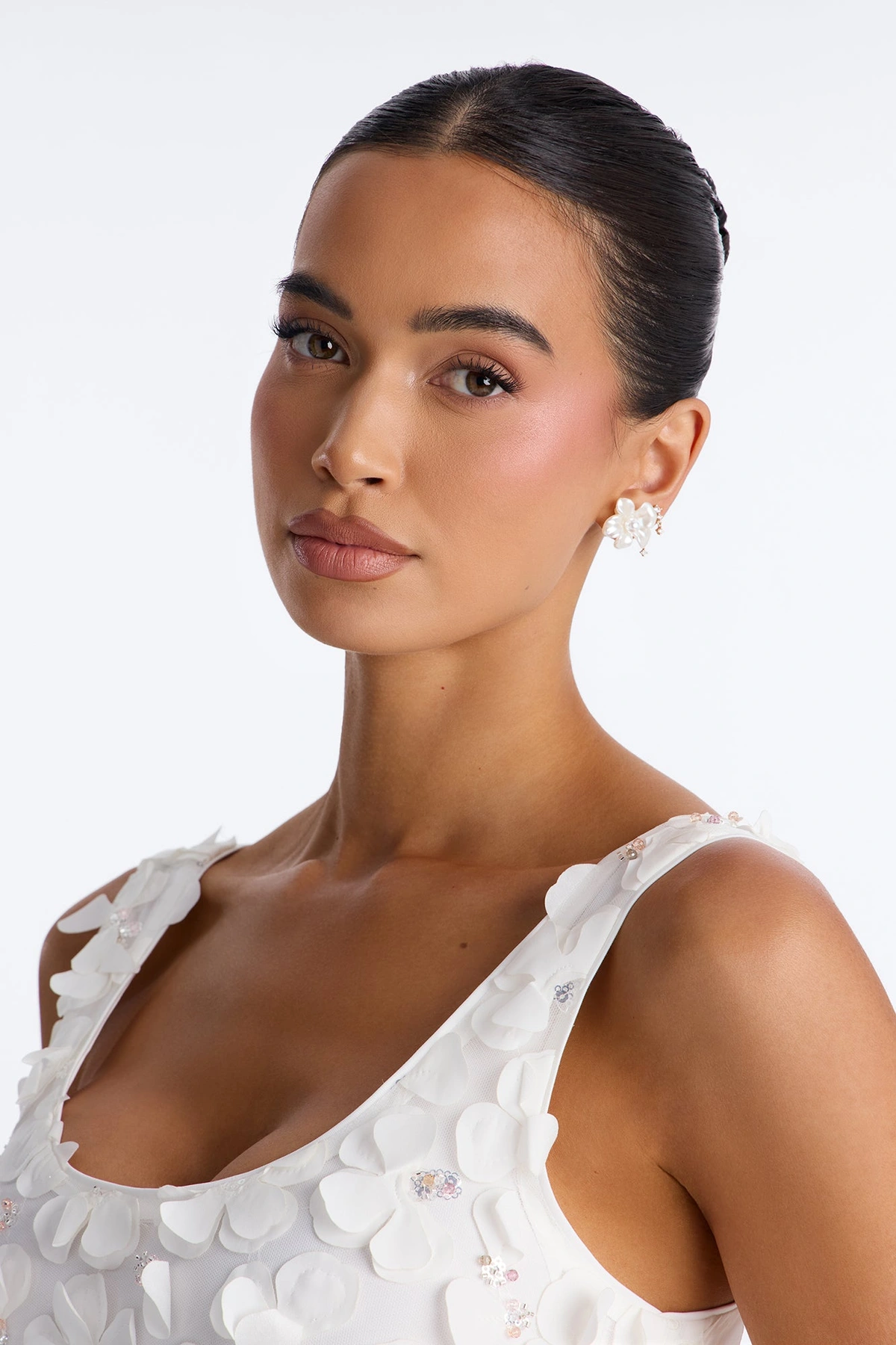 Petal Love Stud Earrings - White — Branco