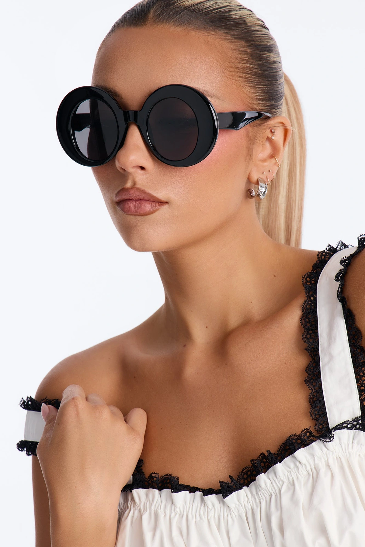 Lost In The Thrill Sunglasses - Black — Preto