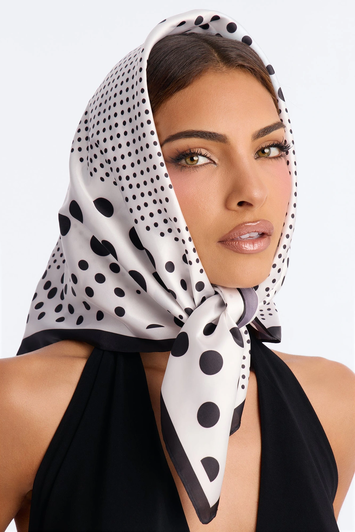 The Riviera Dot Head Scarf - Black/White — Preto/Branco