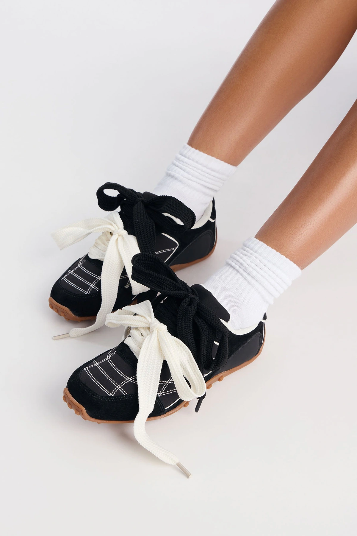 Aria Double Lace Up Sneakers - Black — Preto