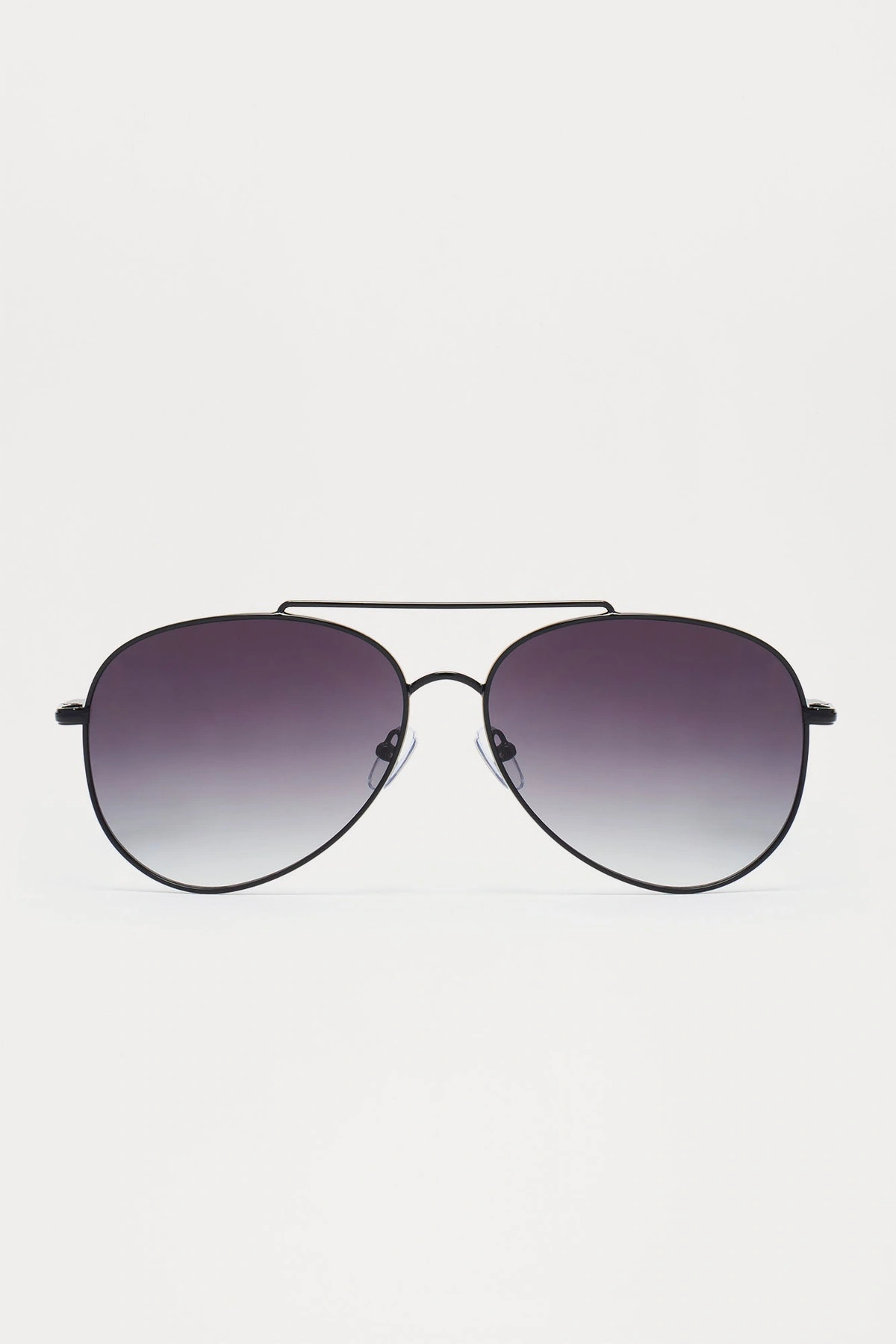 Running The Town Saunglasses - Black — Preto