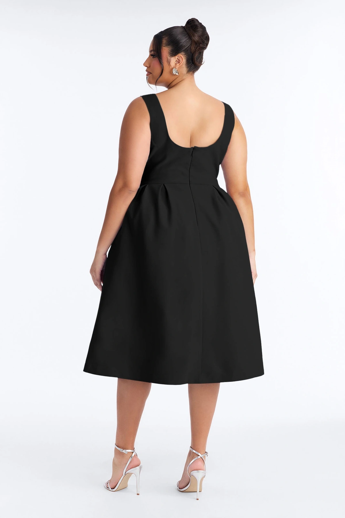Anika Pleated Midi Dress - Black — Preto