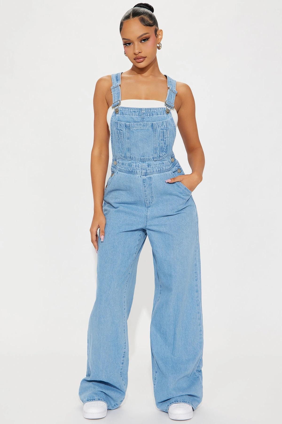 Matching My Energy Wide Leg Overalls - Medium Wash — Ganga de lavagem média