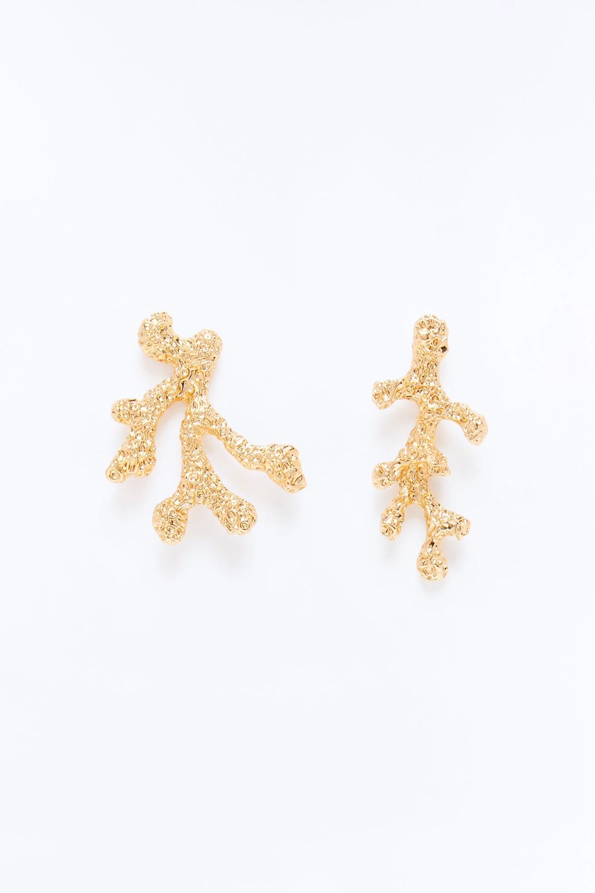 Coral Views Drop Earrings - Gold — Dourado
