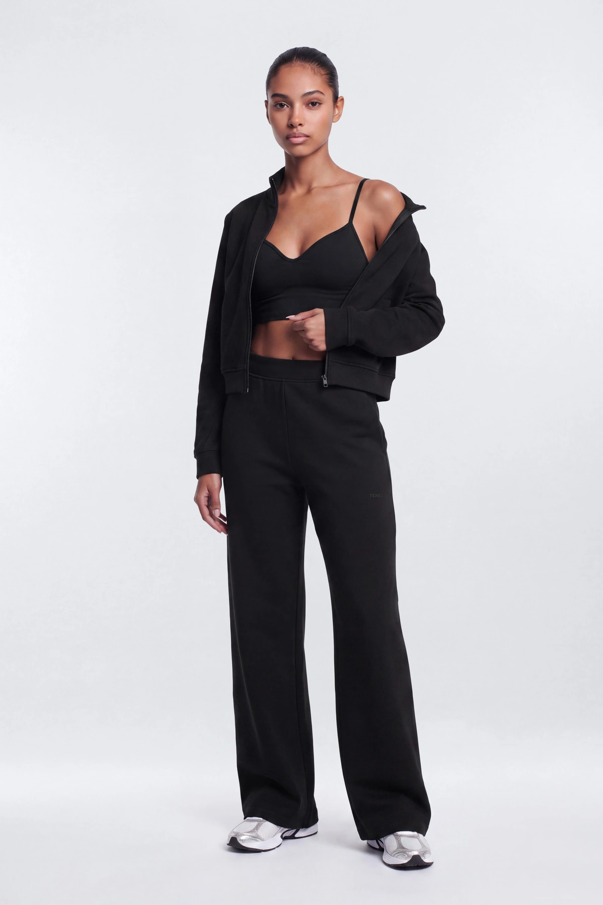 Technical Knit 32″ Straight Leg Pant - Black — Preto