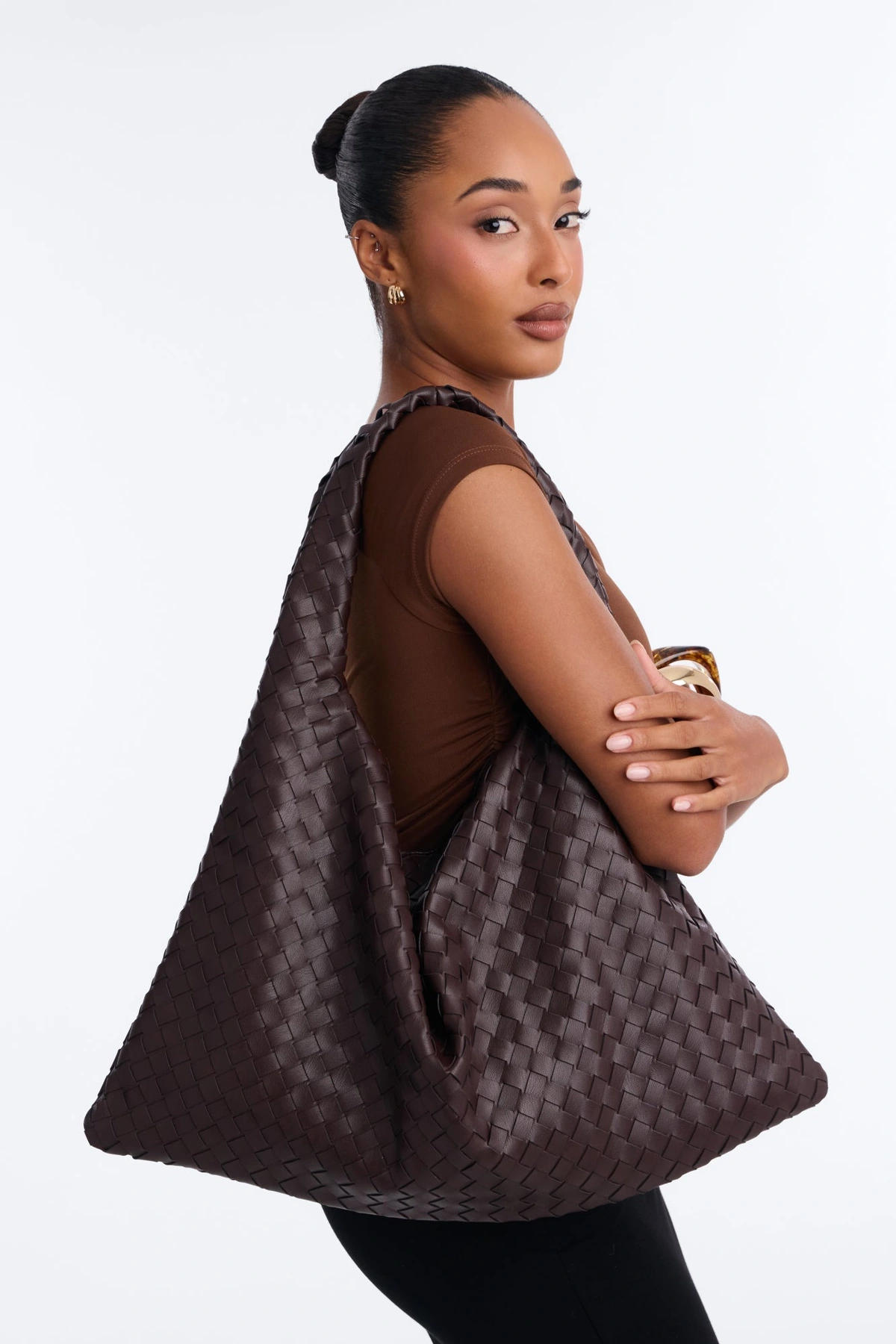 Larger Than Life Faux Leather Woven Shoulder Handbag - Brown — Castanho