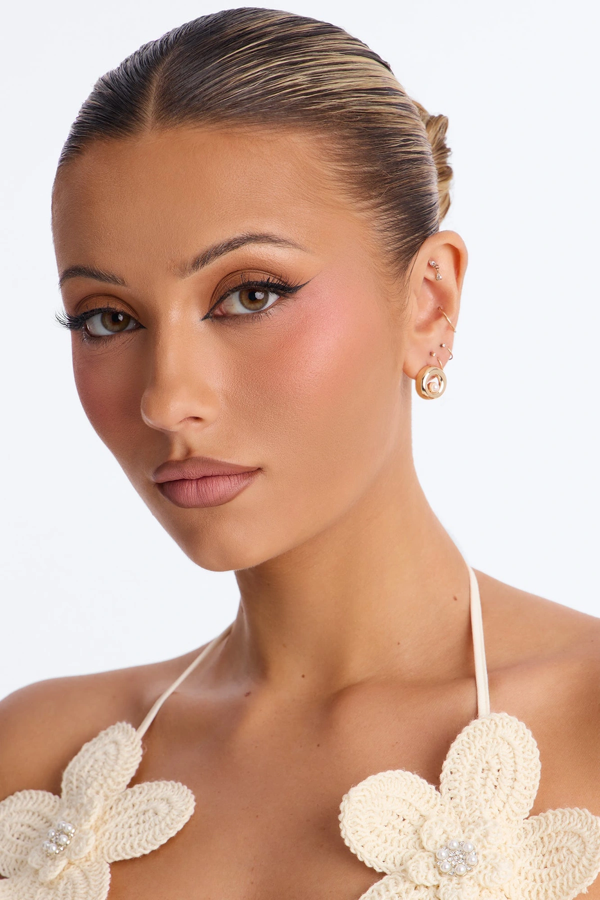 Keeping Up With It Pearl Stud Earrings - Gold — Dourado