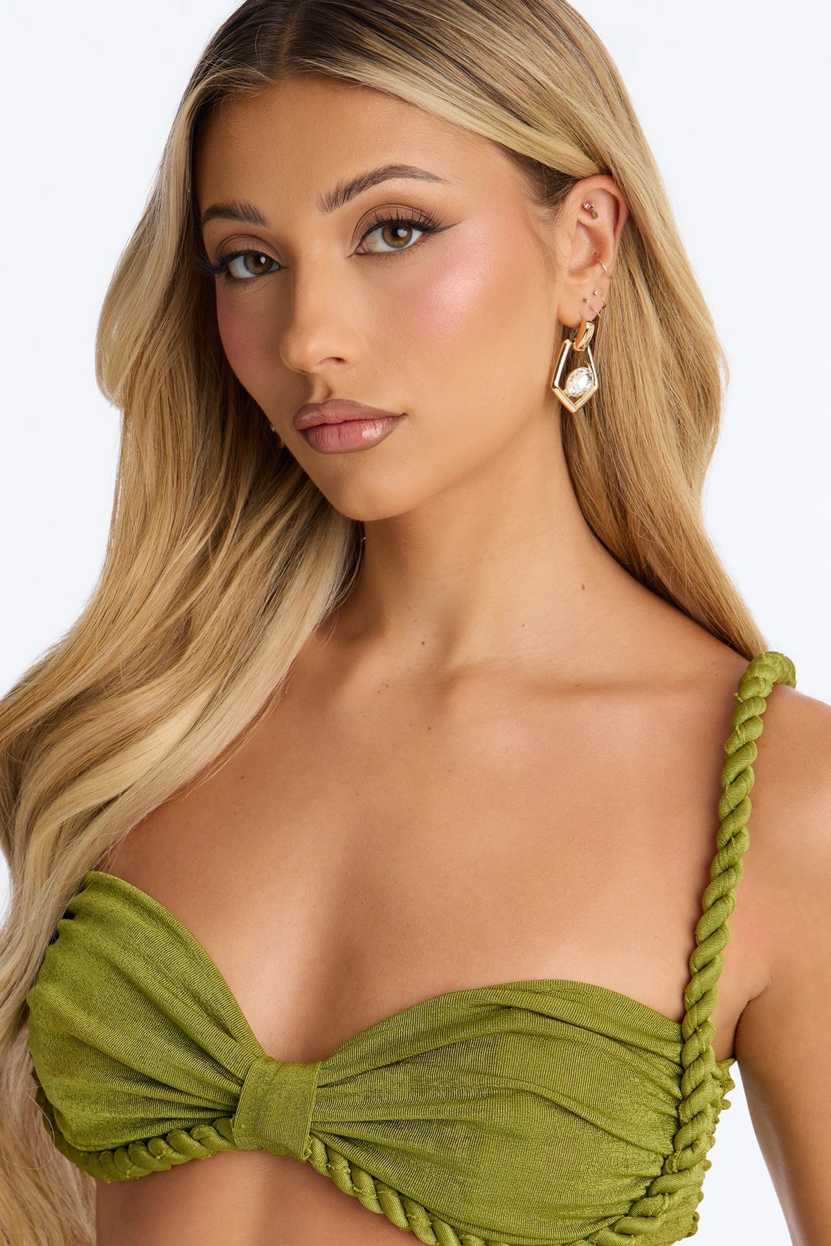 Keep It Rhinestone Drop Earrings - Gold/Clear — Dourado/Clear