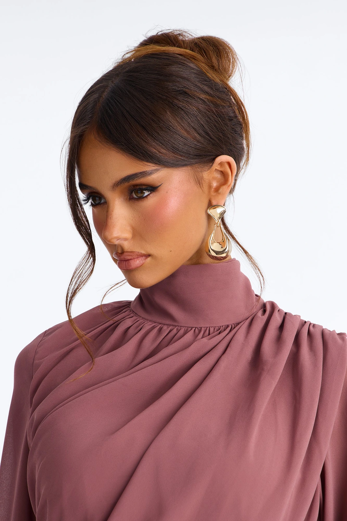 Make An Entrance Drop Earrings - Gold — Dourado