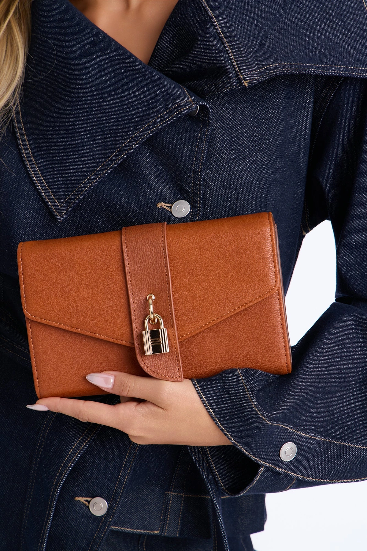Keep It Locked Faux Leather Crossbody Bag - Brown — Castanho