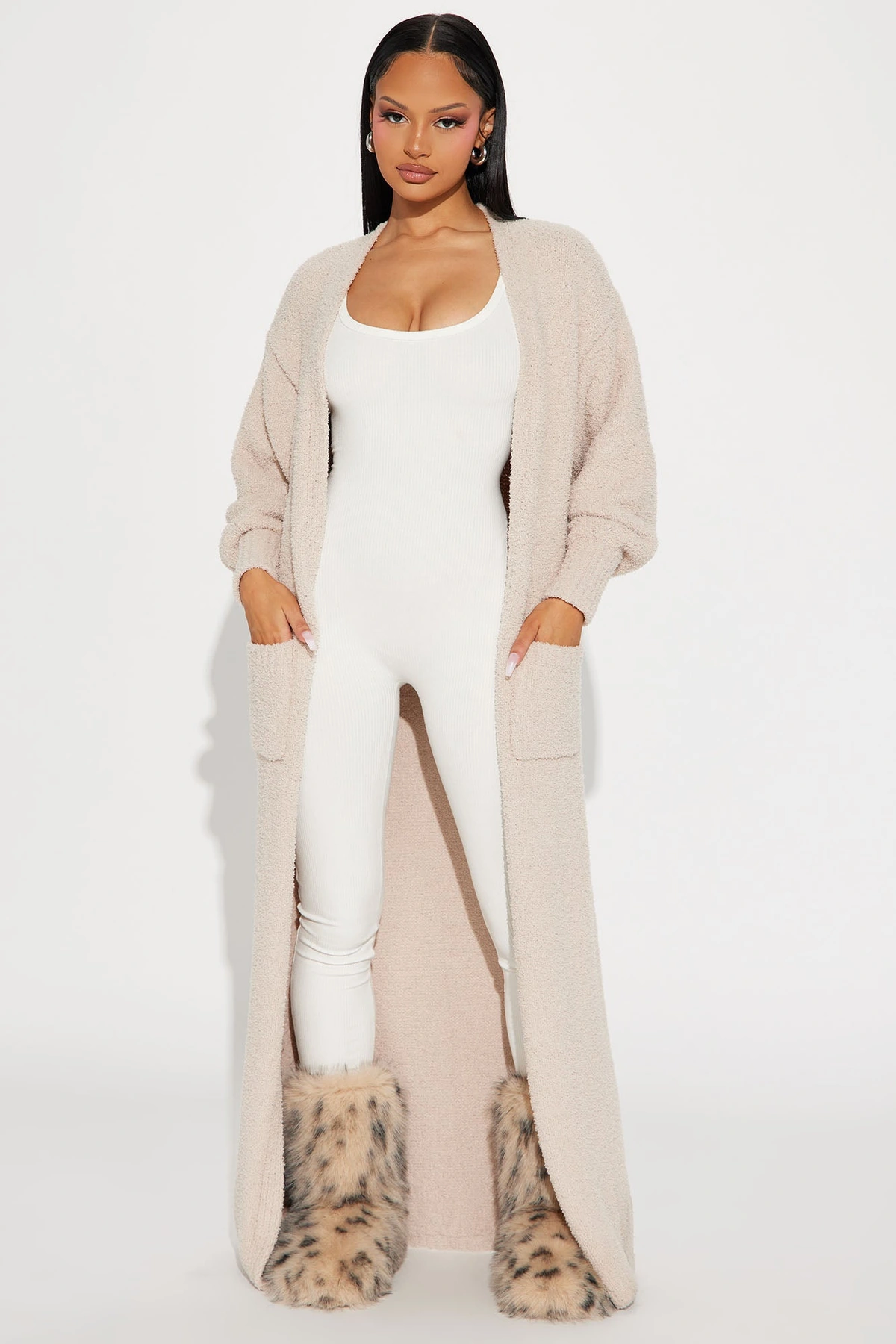 Living In It Cardigan - Taupe — Bege acinzentado