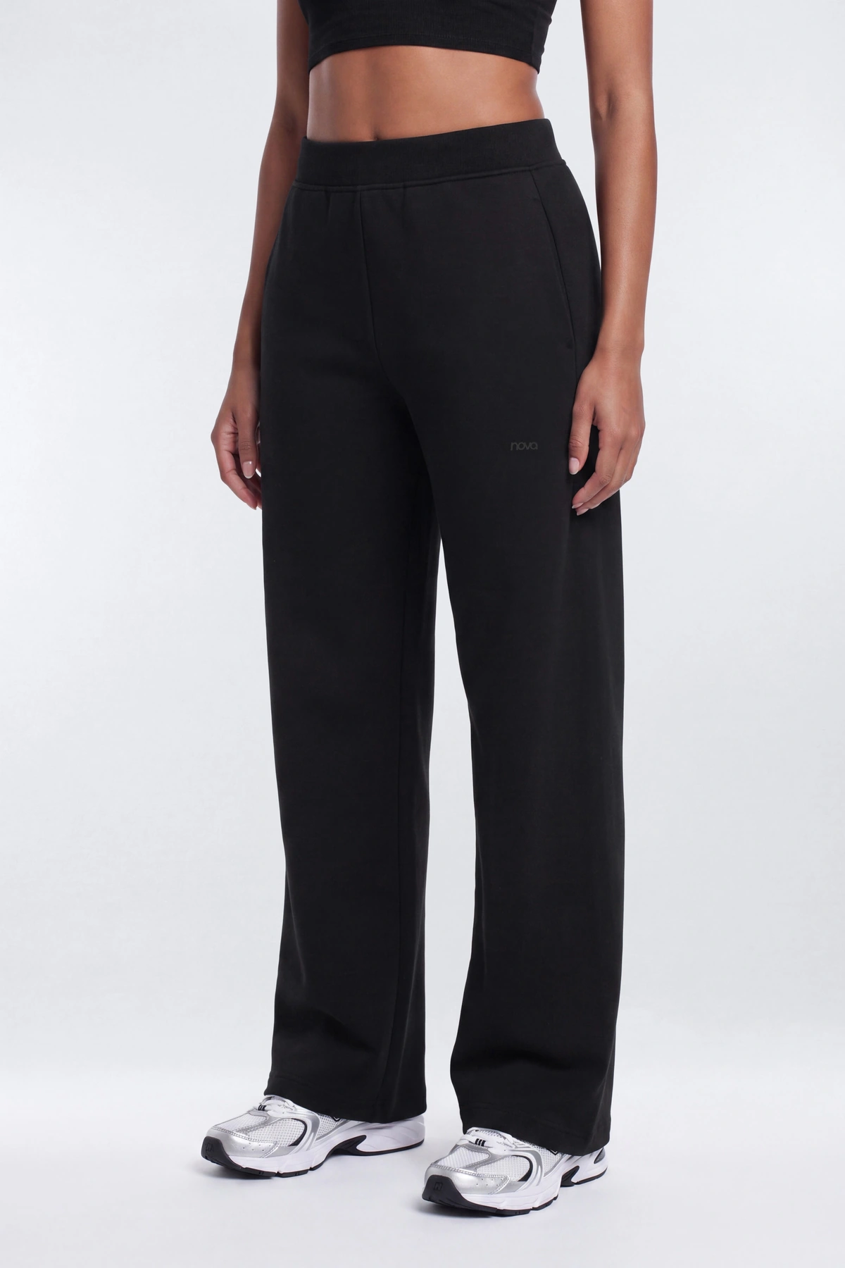 Technical Knit 32″ Straight Leg Pant - Black — Preto