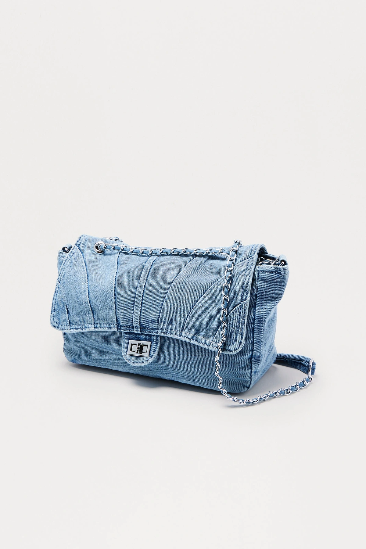 Never Fading Denim Handbag - Light Wash — Ganga de lavagem clara