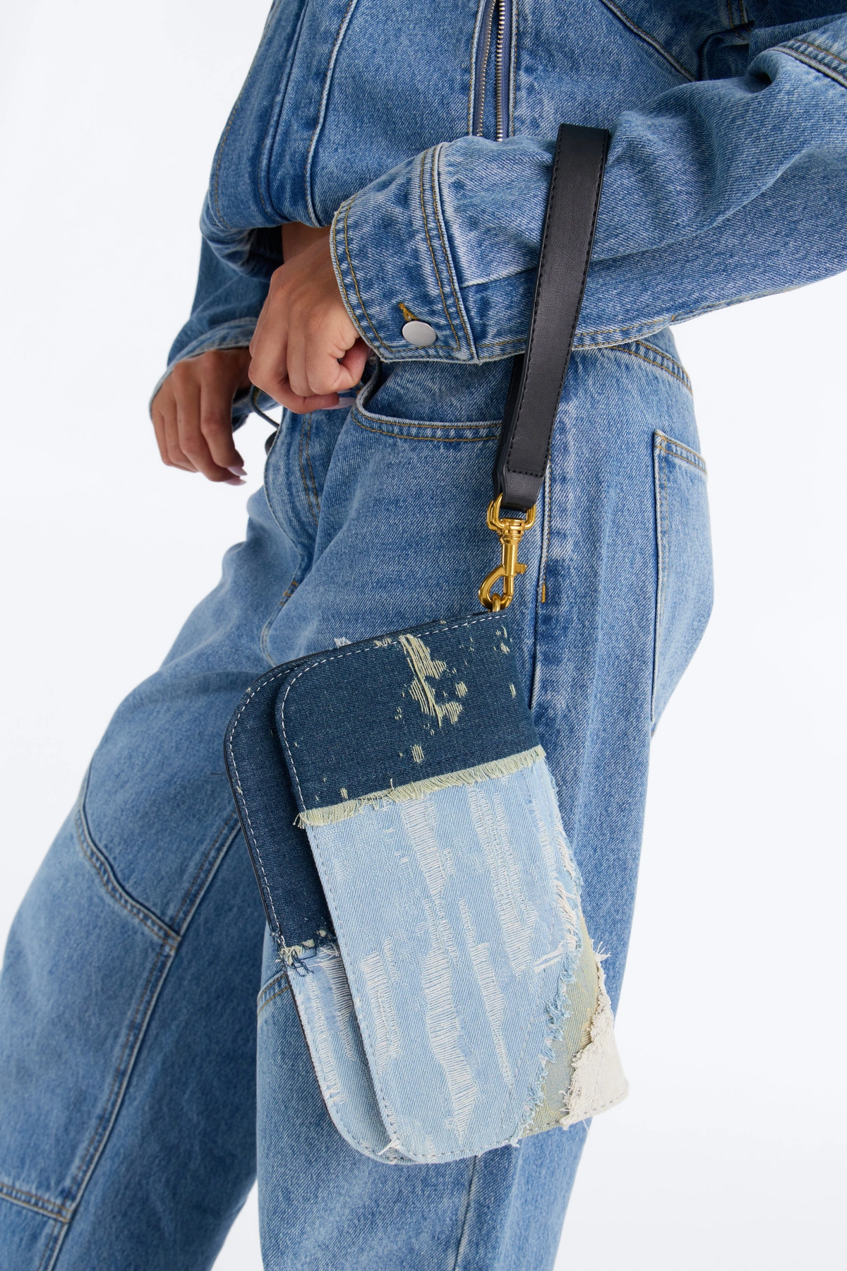 Always Pretty Never Stressed Shoulder Handbag - Medium Wash — Ganga de lavagem média