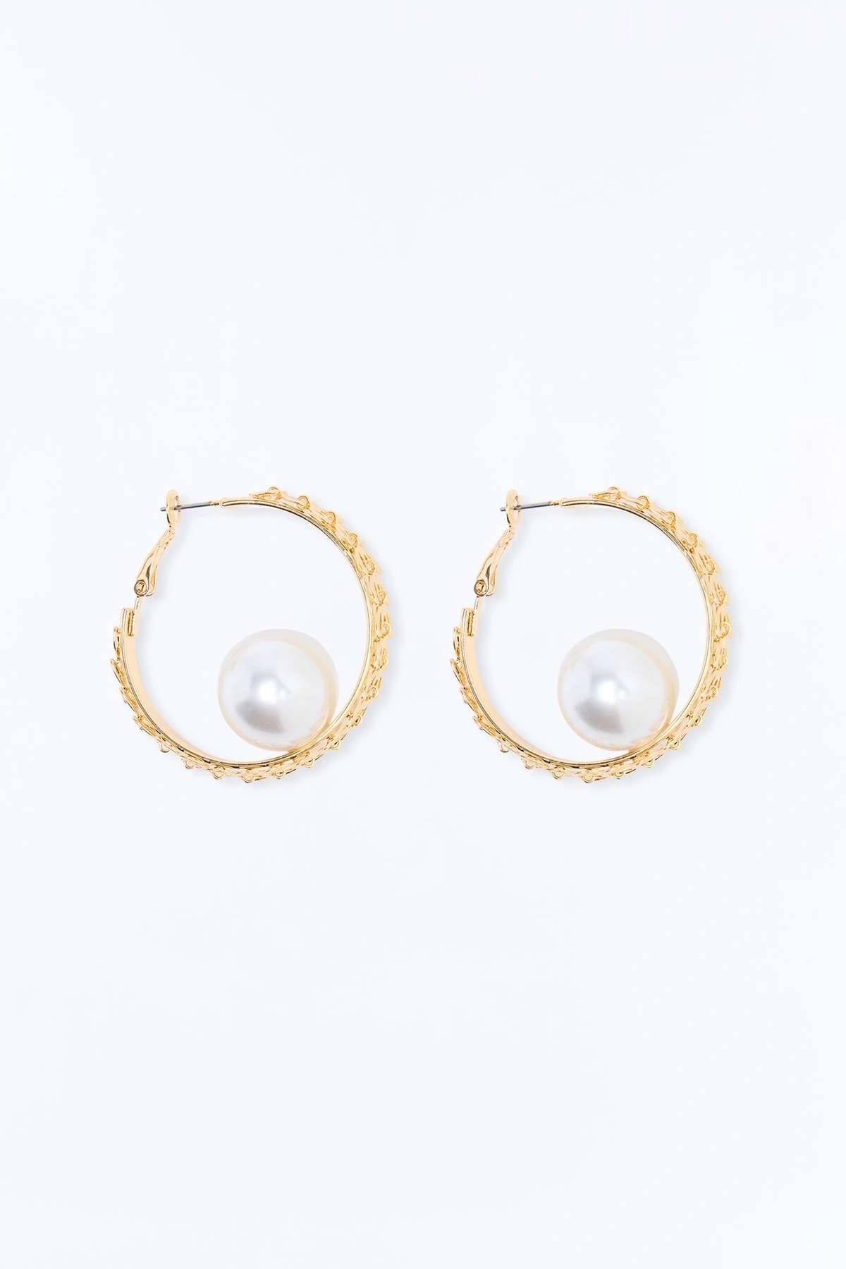 First Kiss Pearl Hoop Earrings - Gold — Dourado