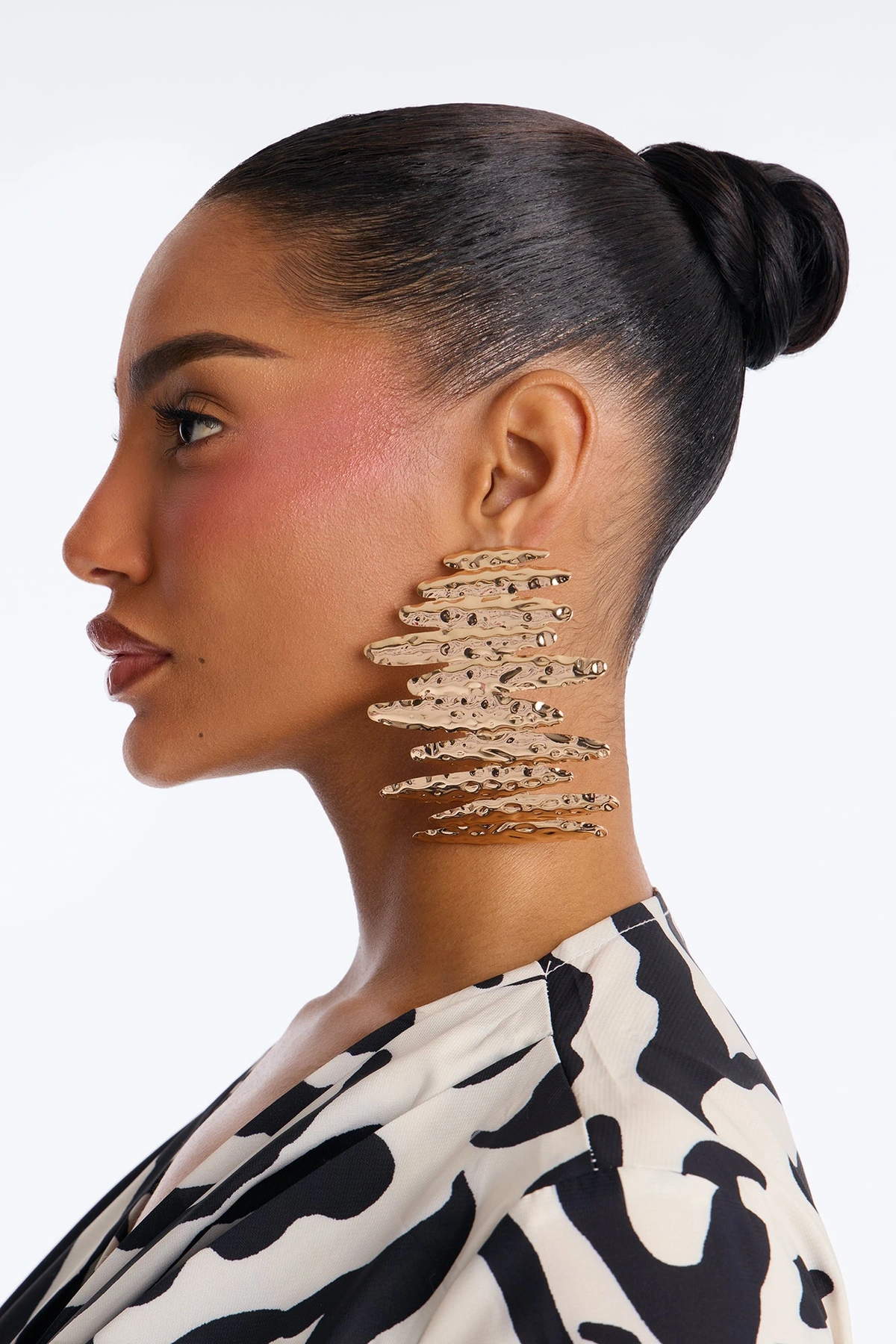 Tidal Wave Textured Drop Earrings - Gold — Dourado