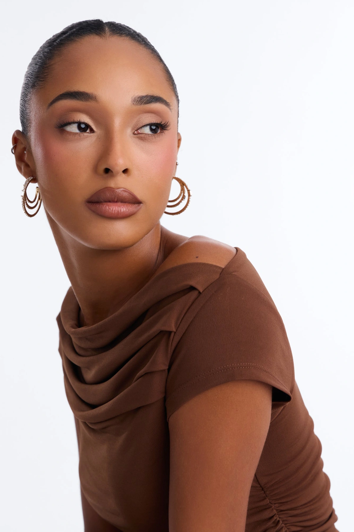 Need You Rhinestone Hoop Earrings - Gold — Dourado