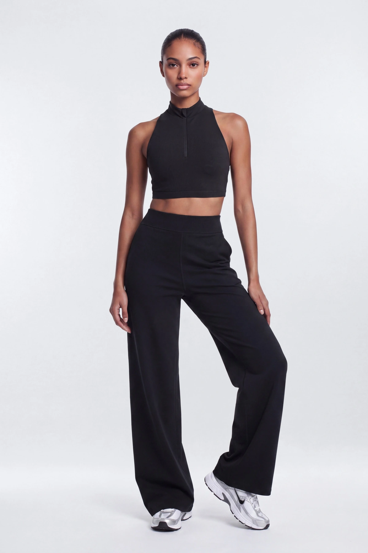 ProStretch™ Mock Neck Quarter Zip Sports Bra - Black — Preto