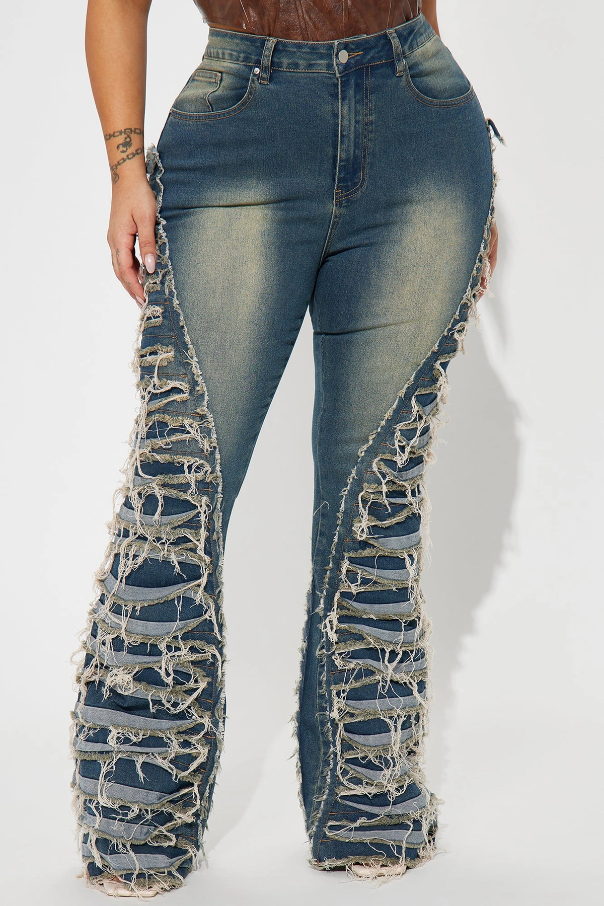 Feeling Brand New Tinted Flare Jeans - Medium Wash — Ganga de lavagem média