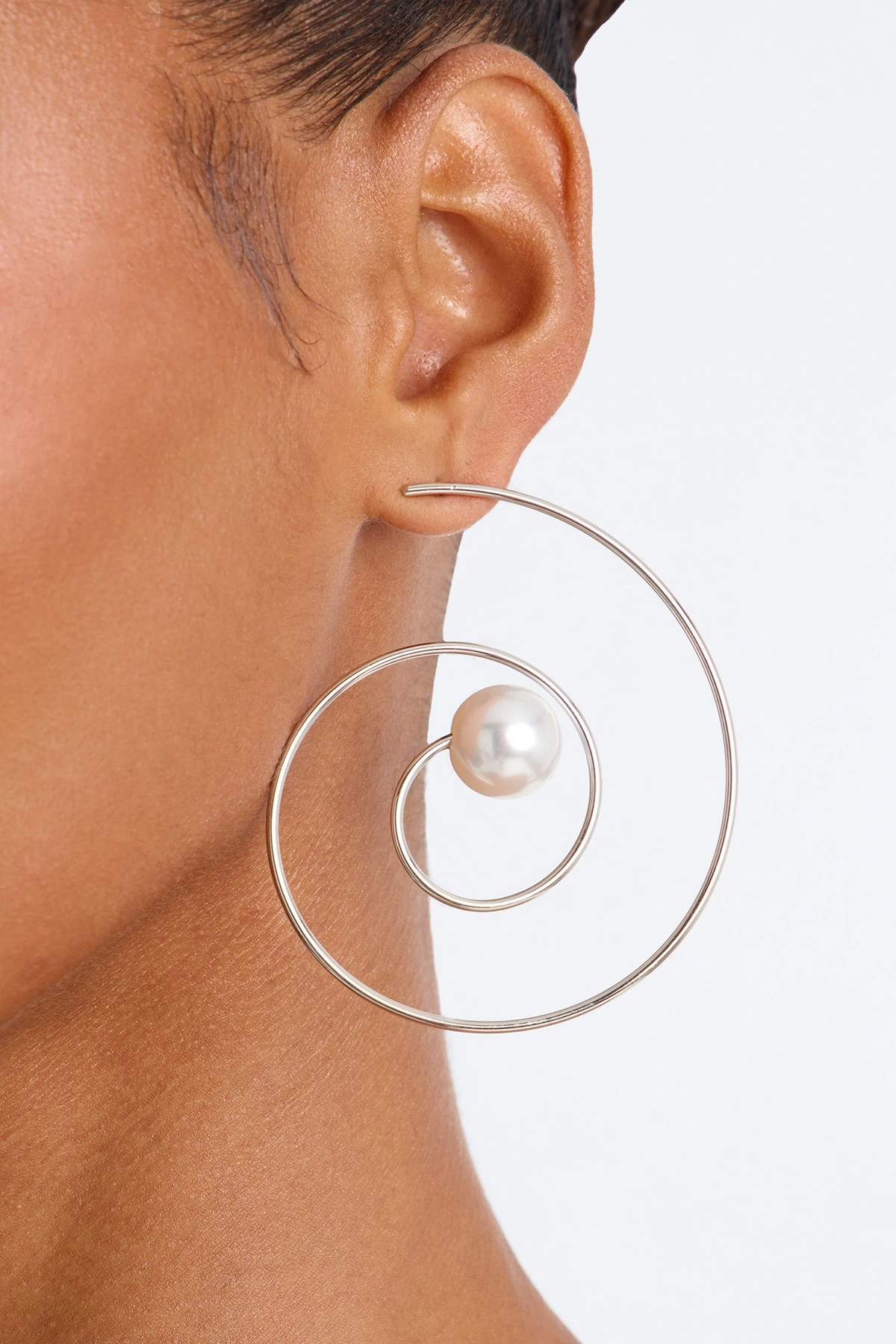 Caught In A Swirl Pearl Hoop Earrings - Silver — Prateado