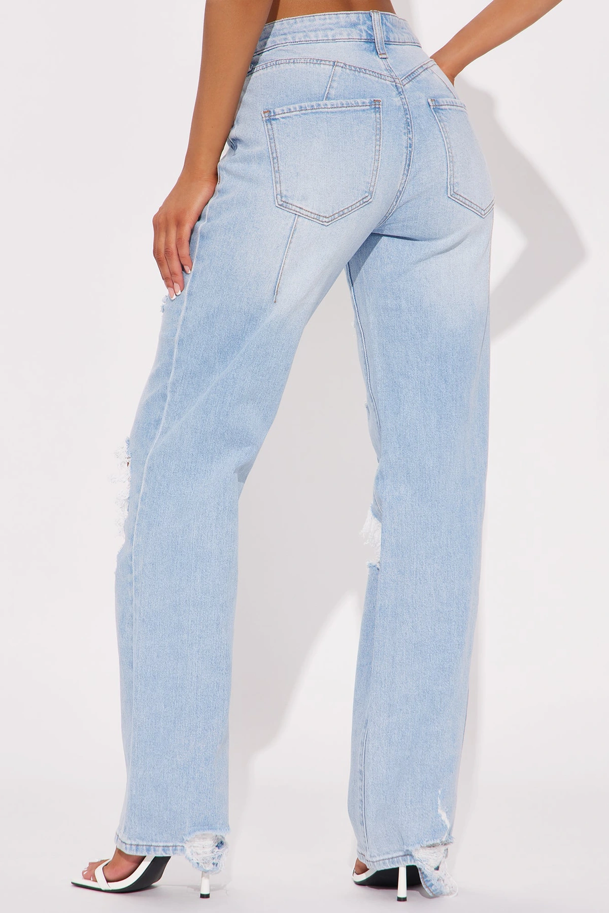 Posted Stretch Ripped Straight Leg Jeans - Light Wash — Ganga de lavagem clara