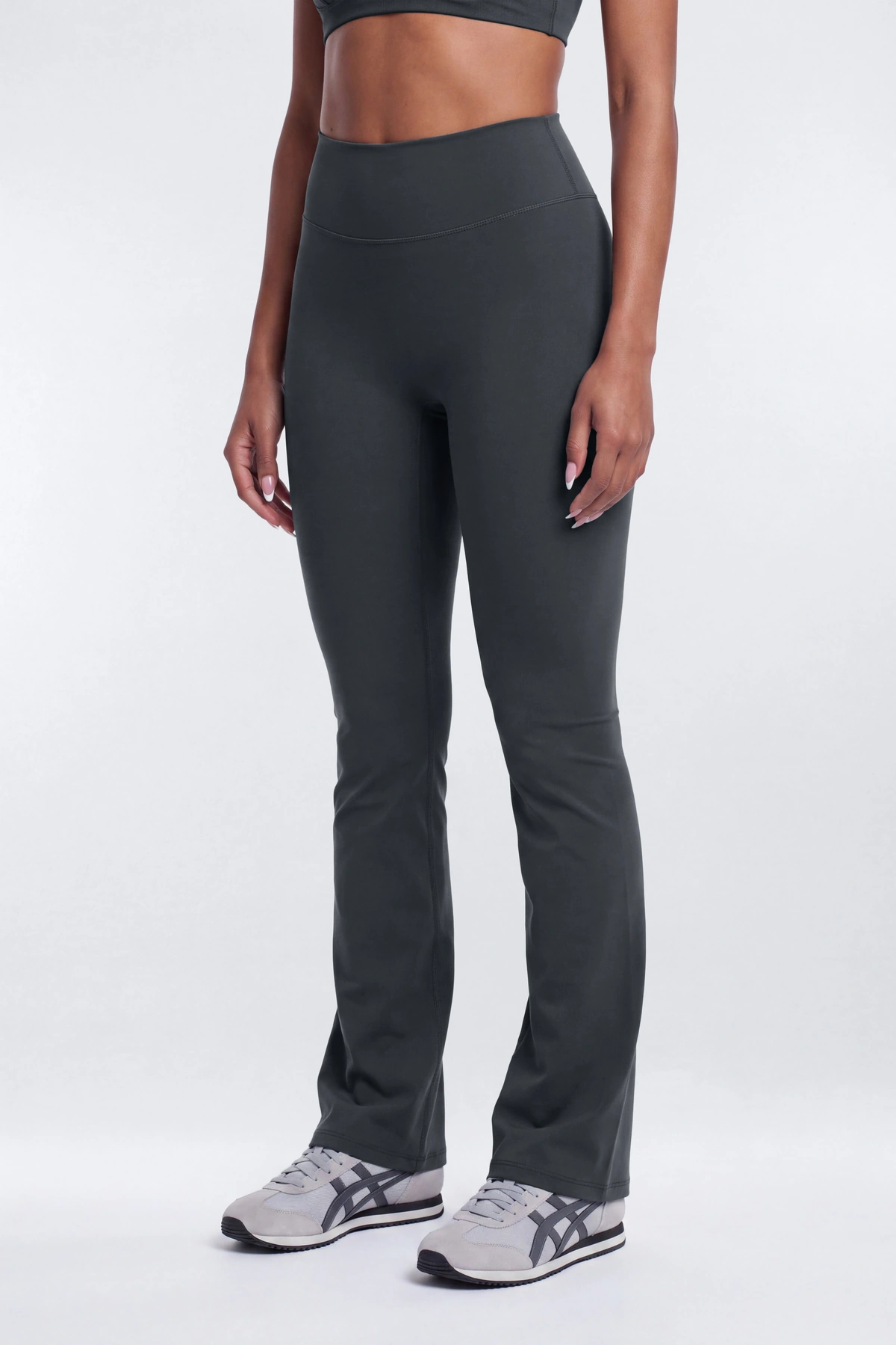 CloudForm™ 32″ Flare Legging - Carbon — Carbon