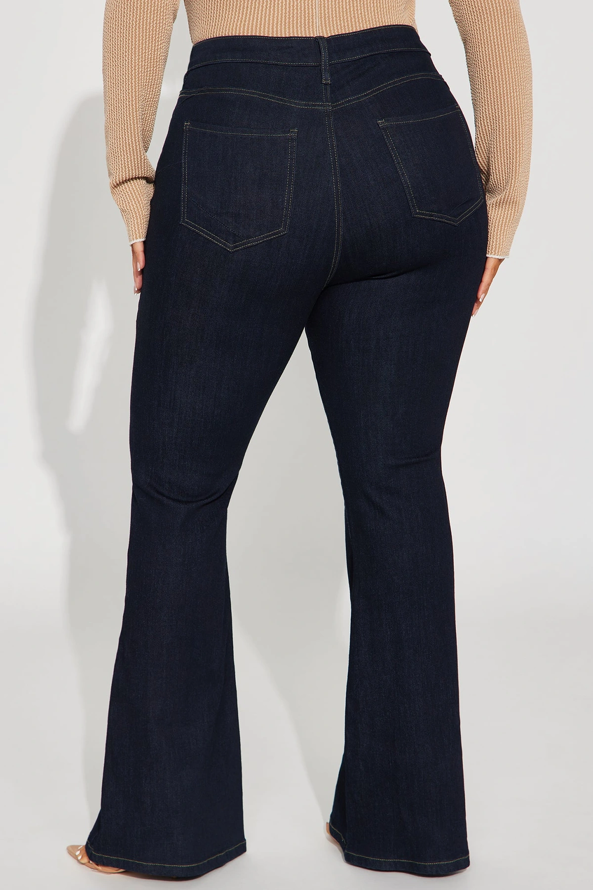 Milana Sculpting Stretch Flare Jeans - Dark Wash — Ganga de lavagem escura