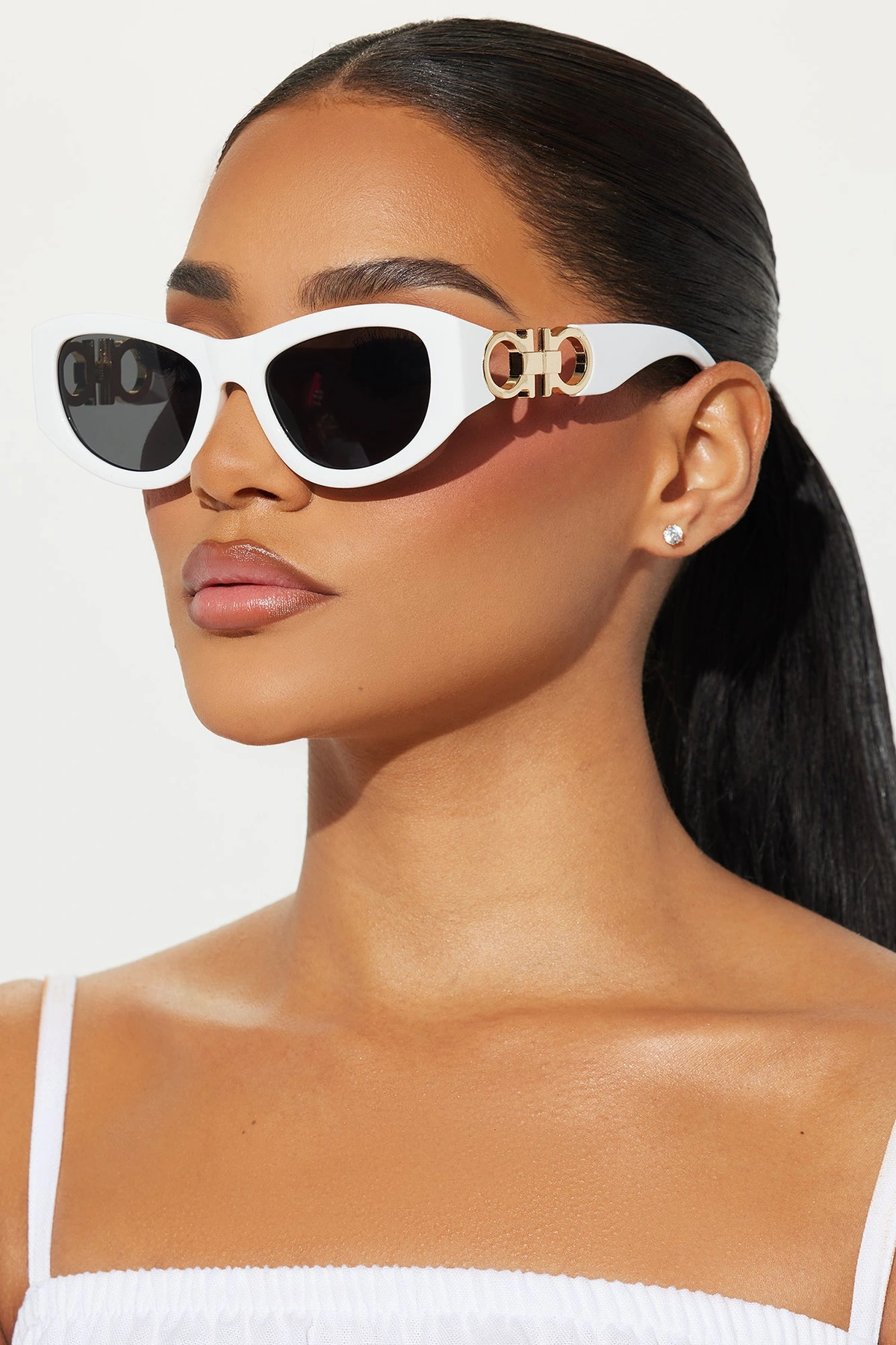 Retail Therapy Sunglasses - White — Branco
