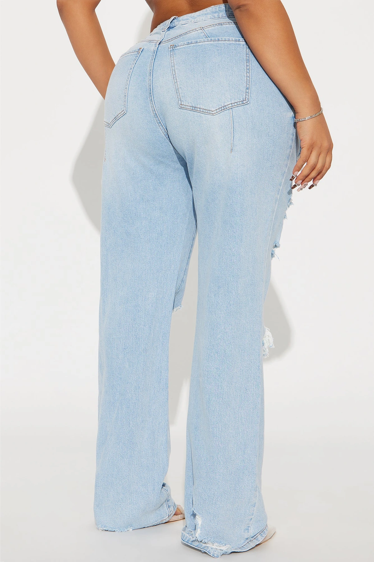 Posted Stretch Ripped Straight Leg Jeans - Light Wash — Ganga de lavagem clara
