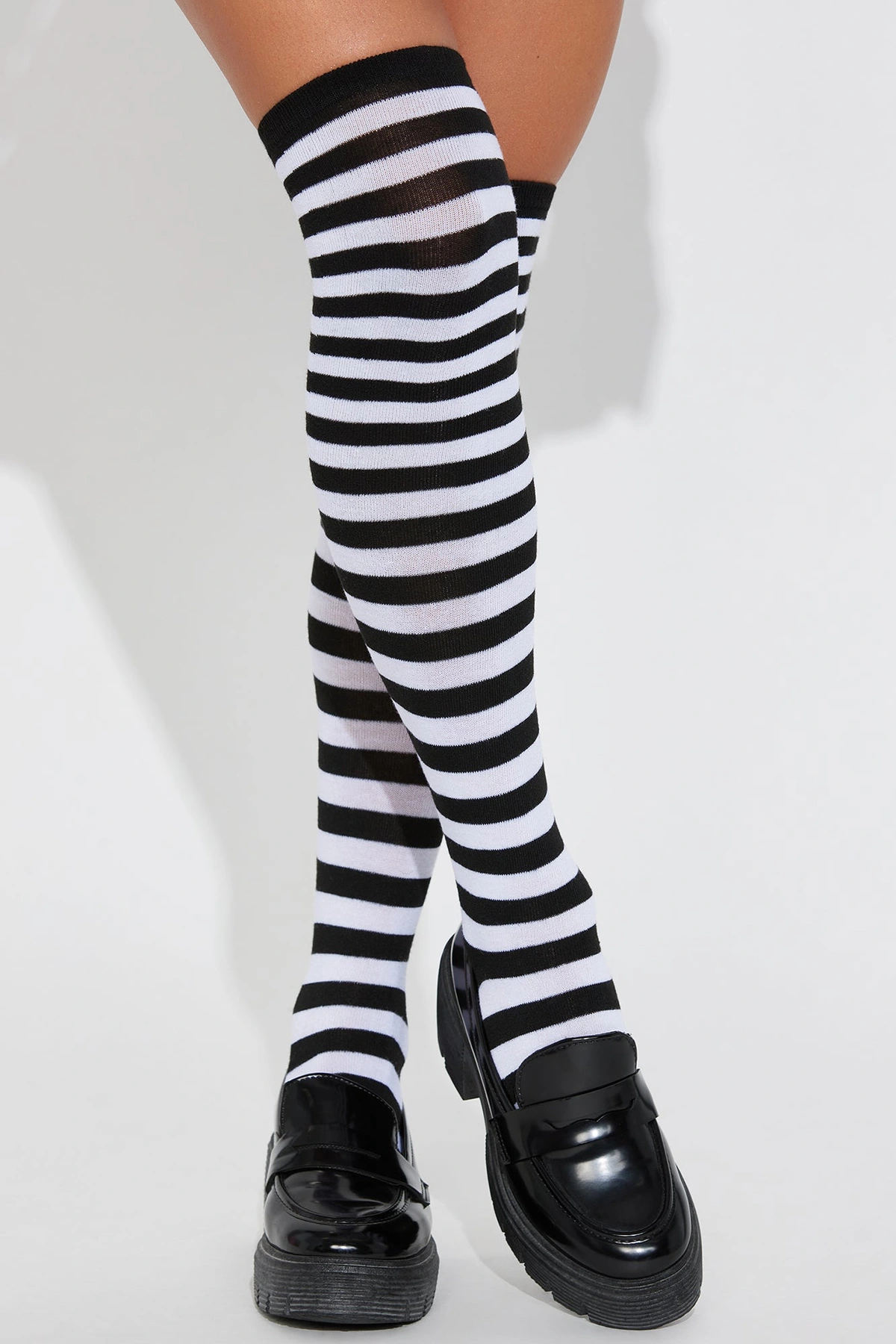 Witch Please Socks - Black/White — Preto/Branco