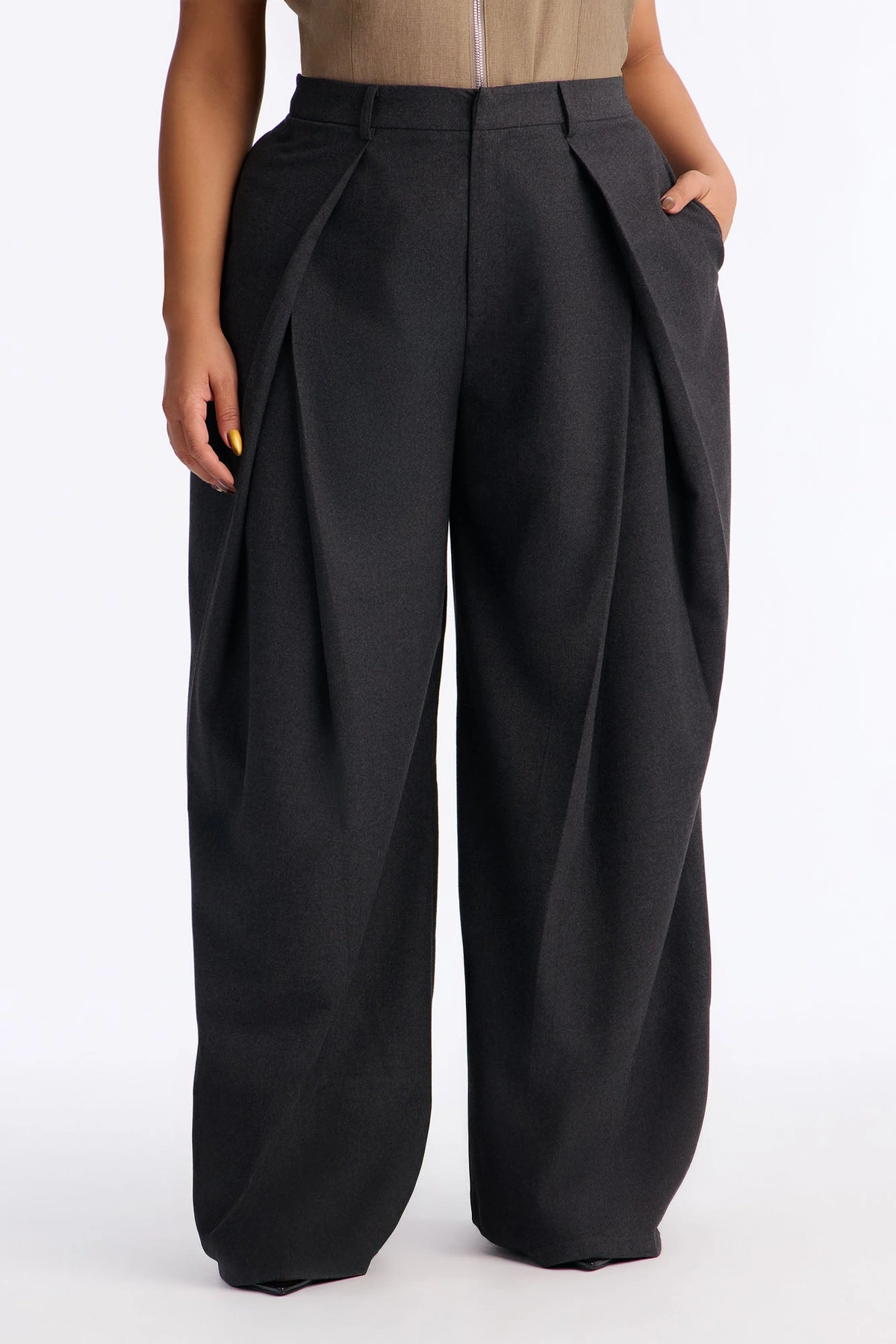 Executive Realness Pleated Wide Leg Trouser 33″ - Charcoal — Cinzento-escuro