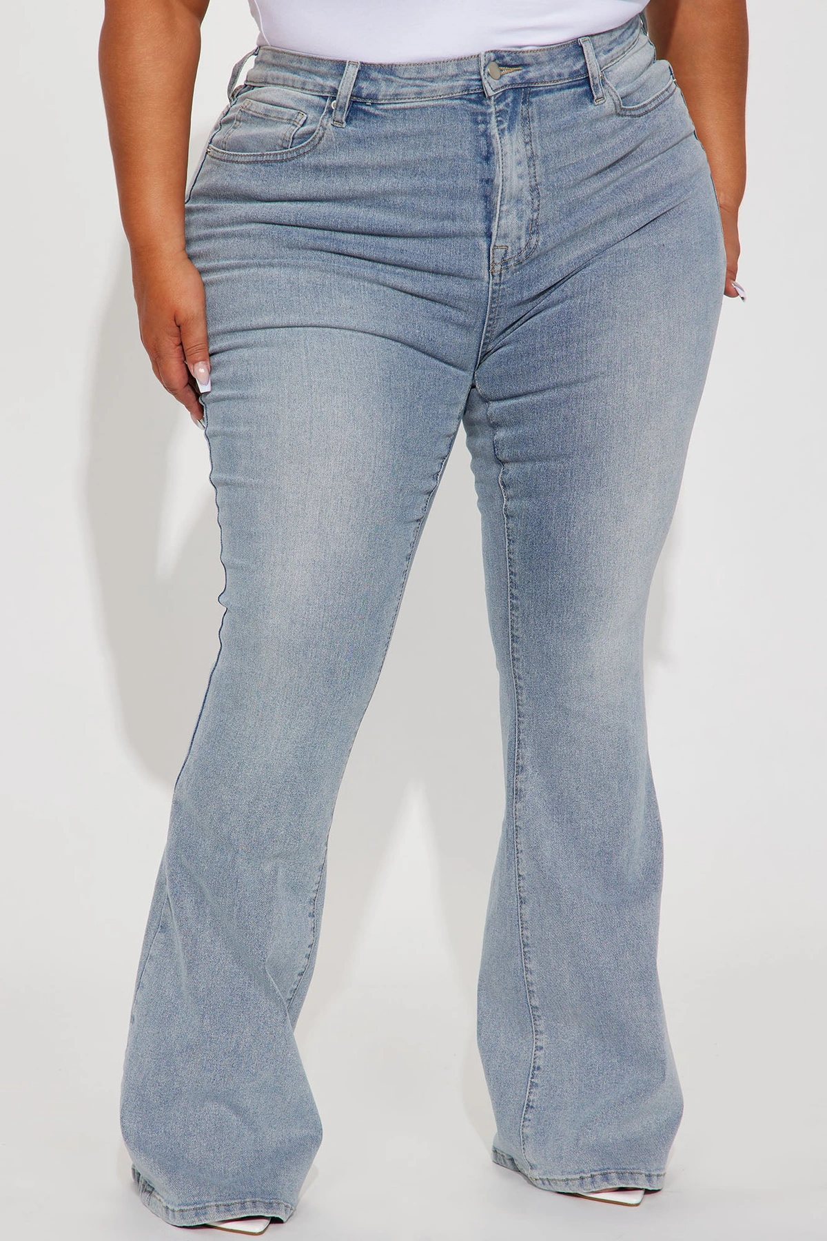 San Diego Sculpting Stretch Flare Jeans - Light Wash — Ganga de lavagem clara