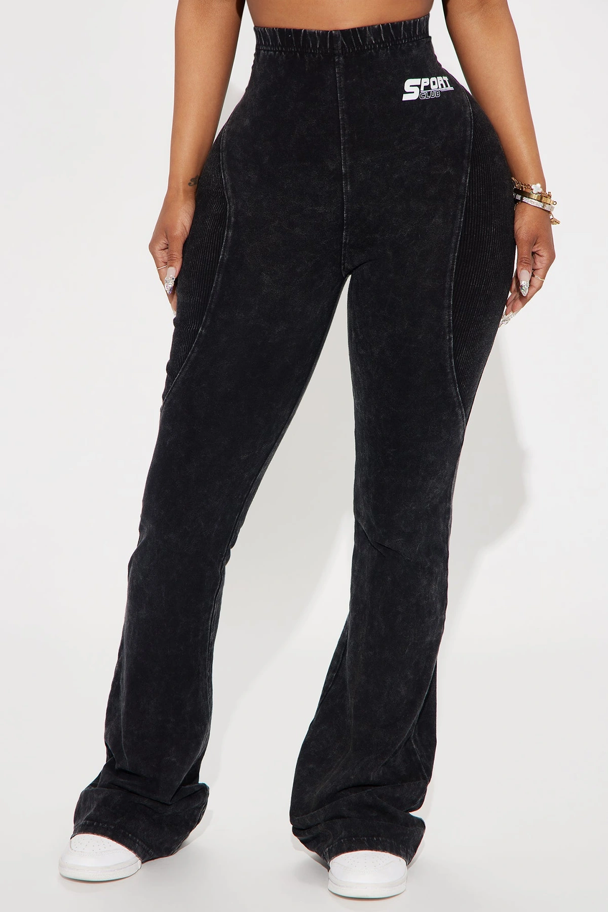 Game Changer Sporty Washed Flared Pant - Black Wash — Ganga preta