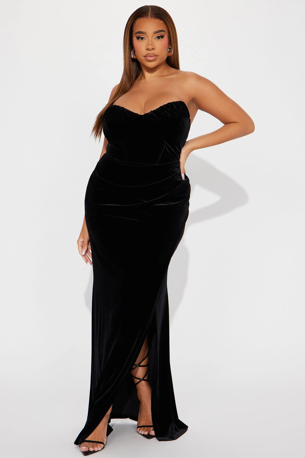 Cassie Velvet Gown - Black — Preto