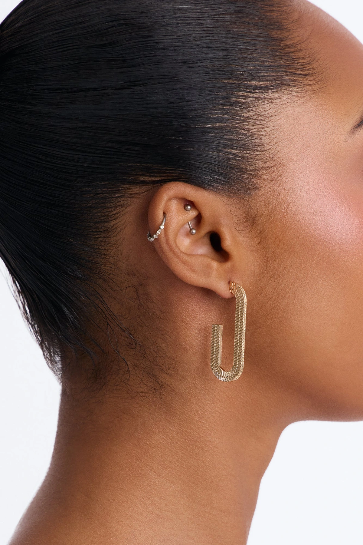 Caught In The Moment Hoop Earrings - Gold — Dourado