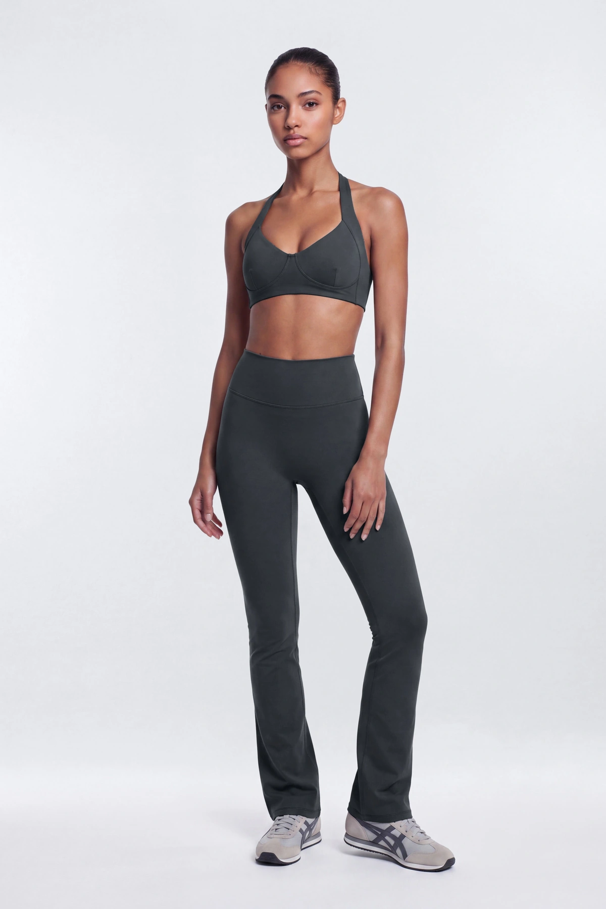 CloudForm™ 32″ Flare Legging - Carbon — Carbon